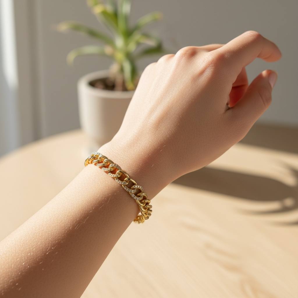 Gold-Plated Cuban Link Bracelet with Crystal Accents 18k – Sleek & Sparkling