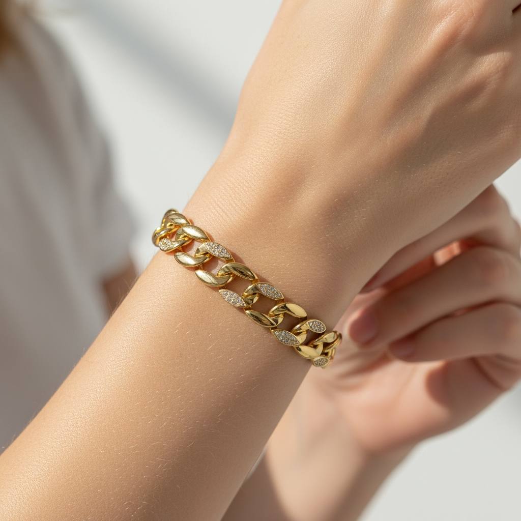 Gold Cuban Link Bracelet with Crystal Accents – Bold & Elegant ✨