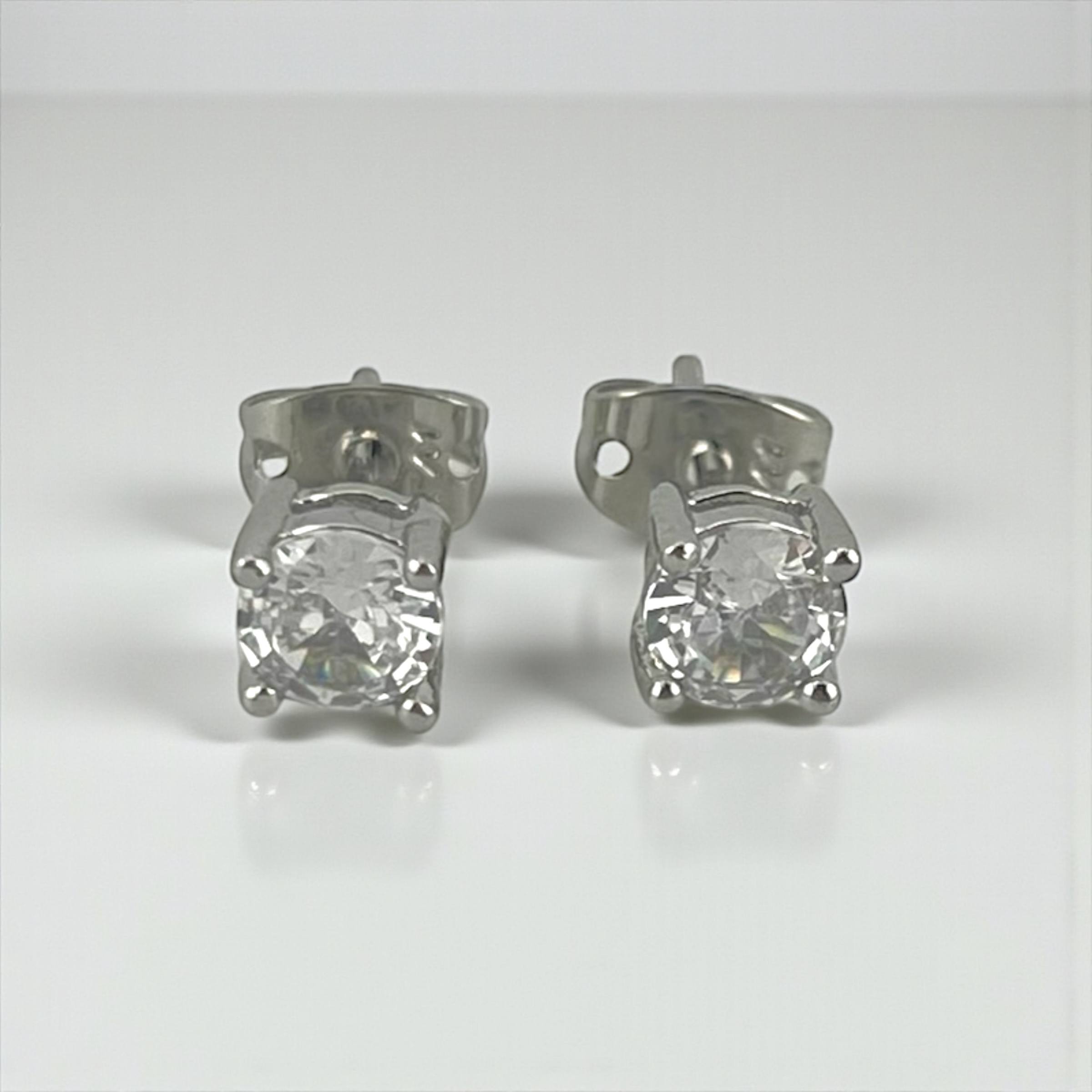 silver round-Cut Stud Earrings – Round Stone Design