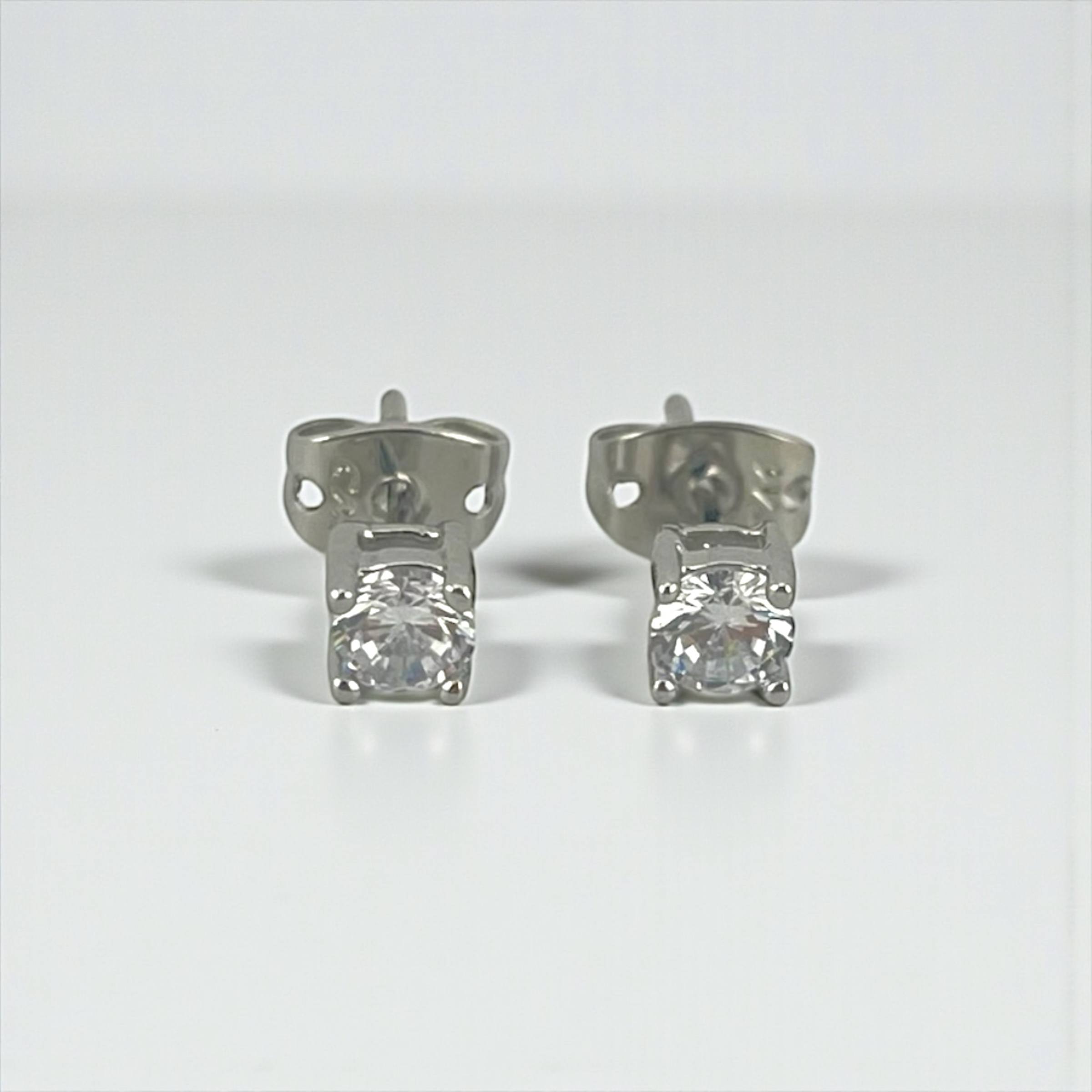 silver round-Cut Stud Earrings – Round Stone Design