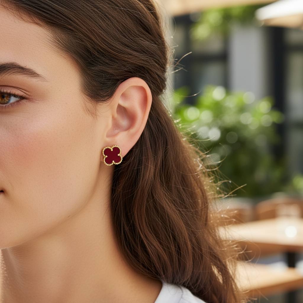 VIP Vancleef Classic Clover Stud Earrings – Elegant Everyday Luxury ✨