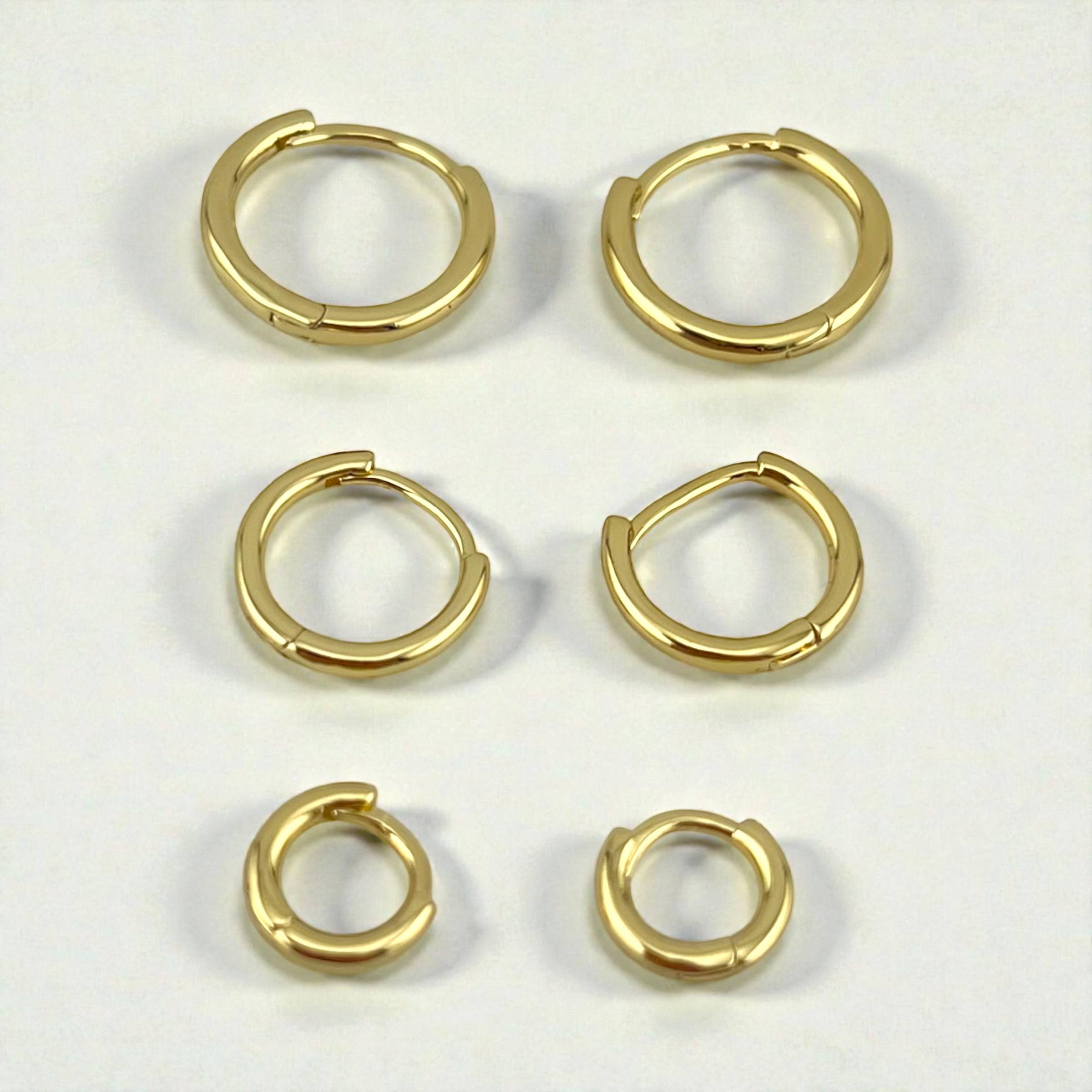 Small Classic Gold Huggie Earrings Set – Everyday Essential ✨