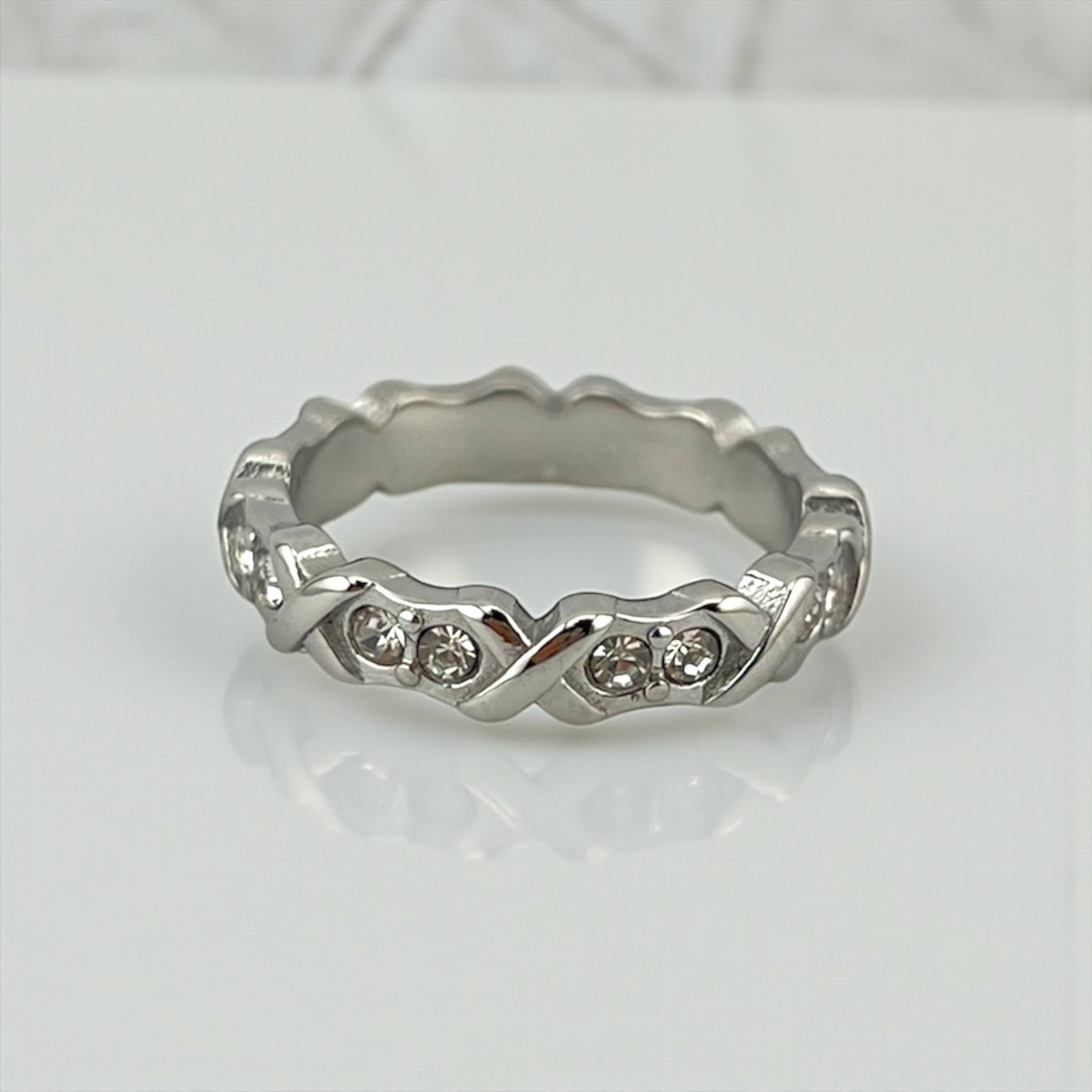 XO Twist of Grace Ring – Silver and gold