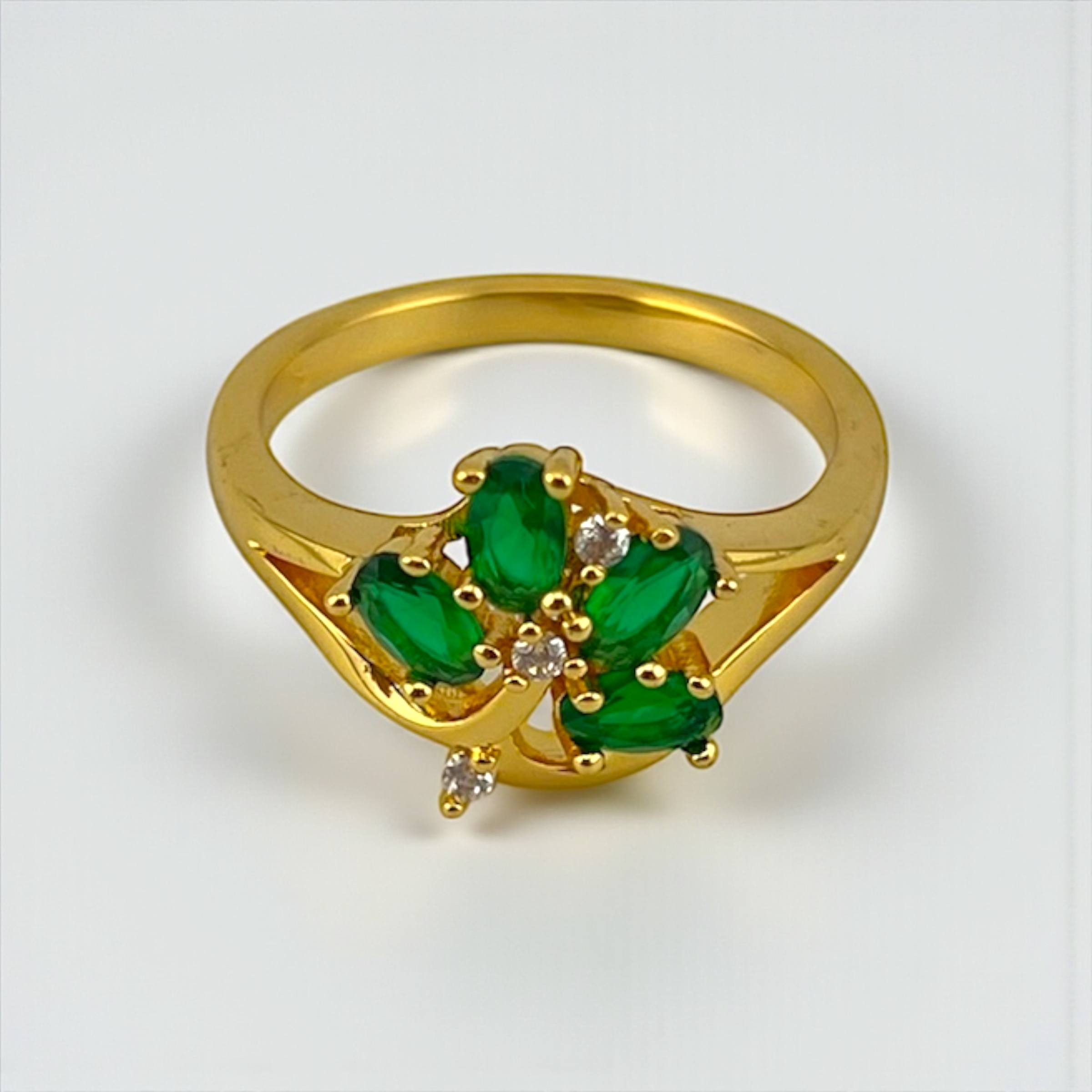 Emerald Blossom Ring – 18K Gold-Plated Elegance
