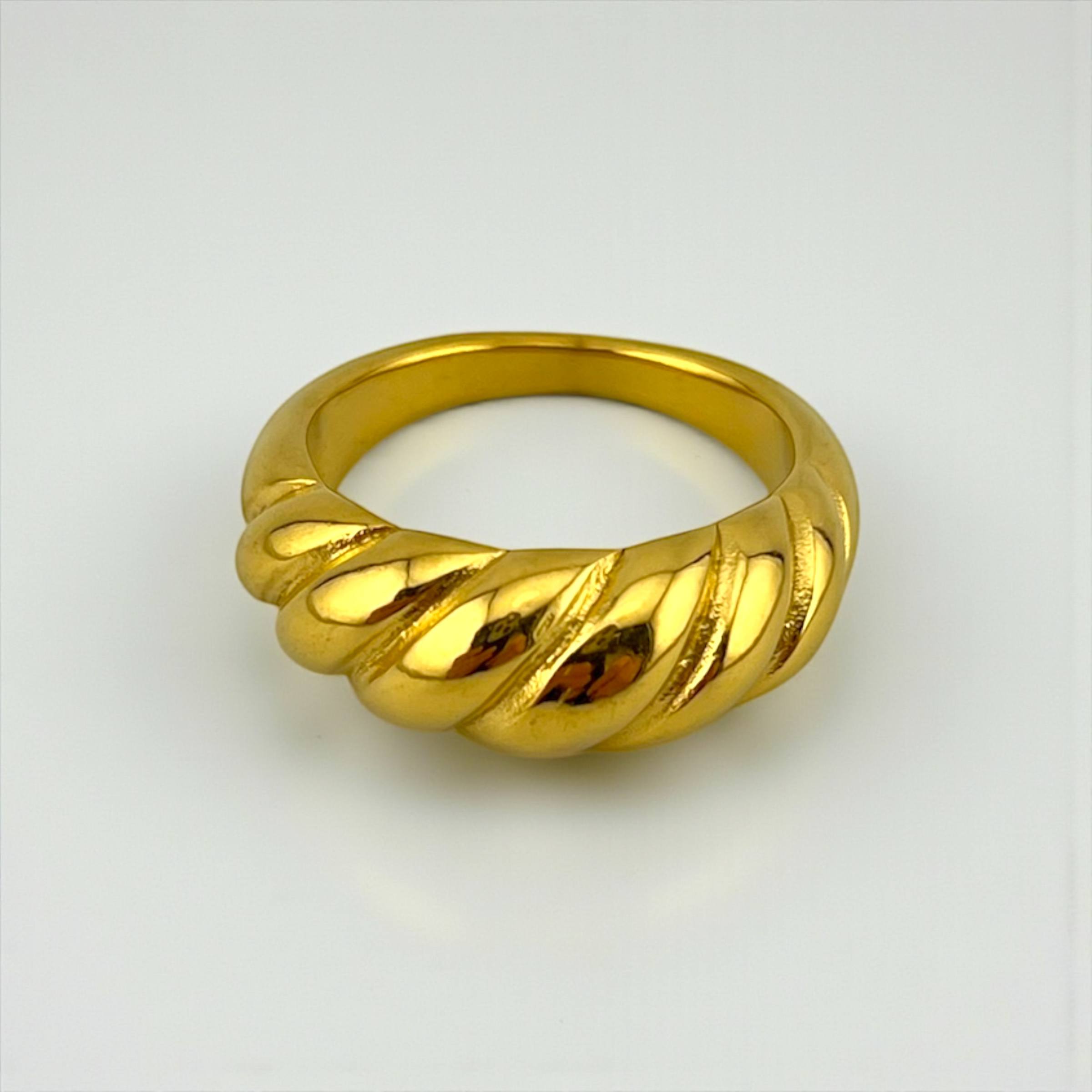 Bold Twist Silver color Ring – Sleek & Sculptural