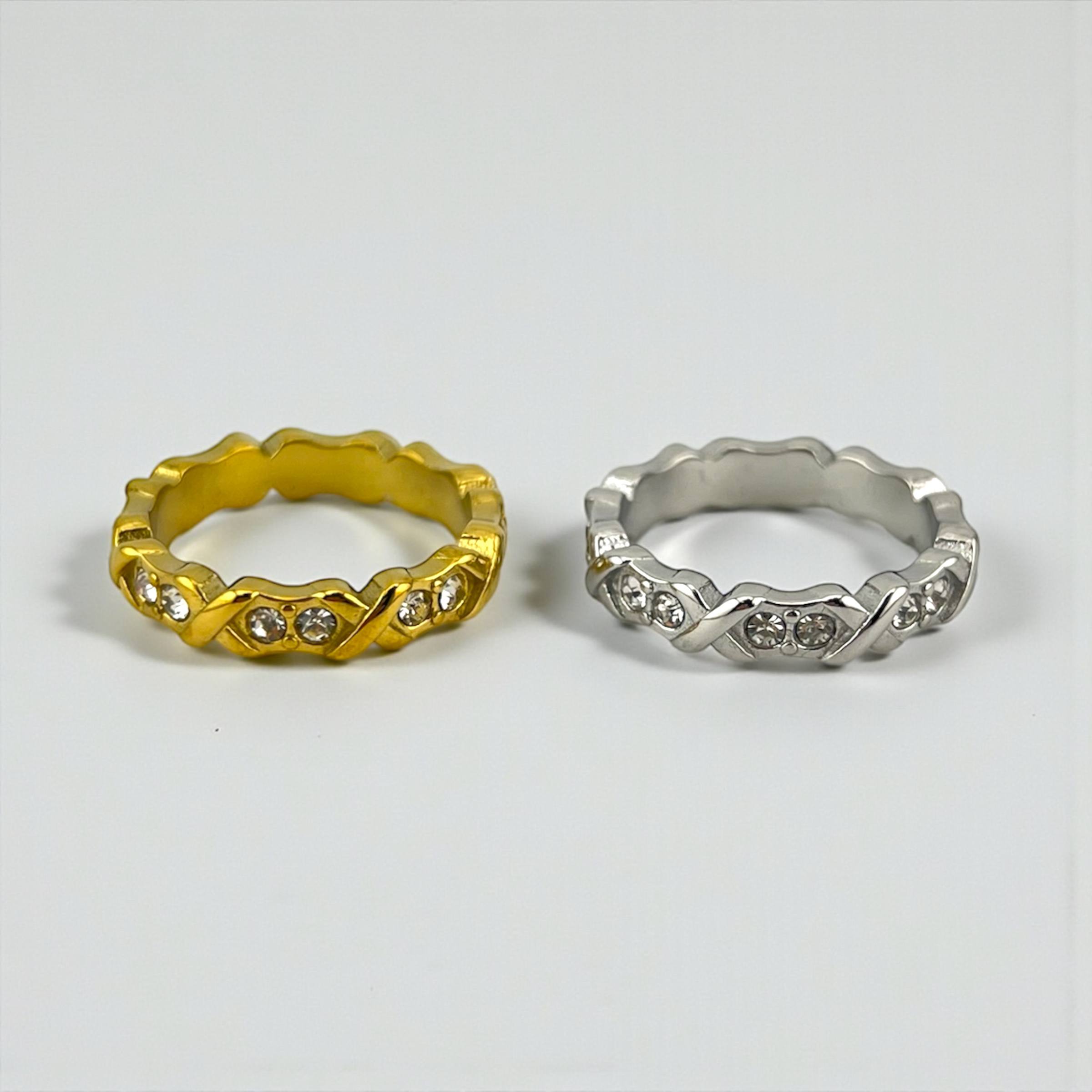 XO Twist of Grace Ring – Silver and gold