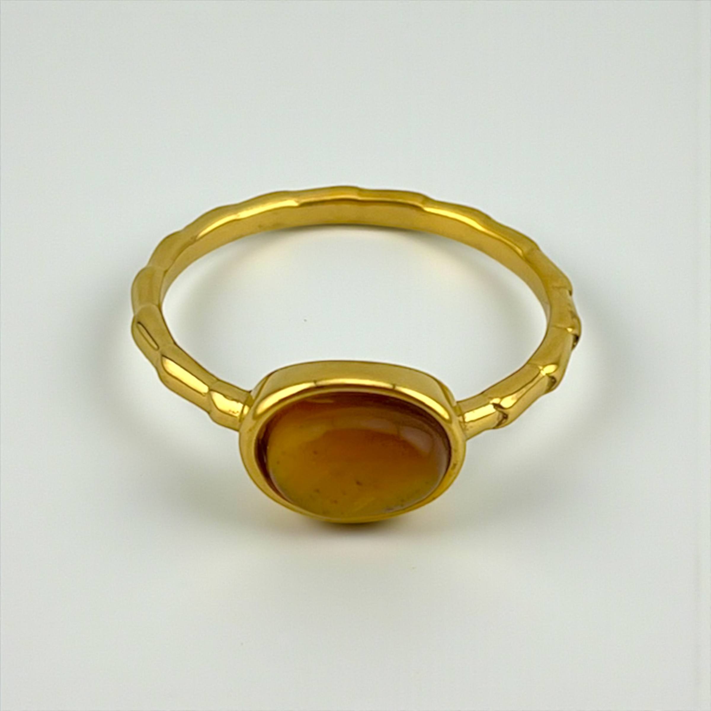 Pearl Glow Twist Ring