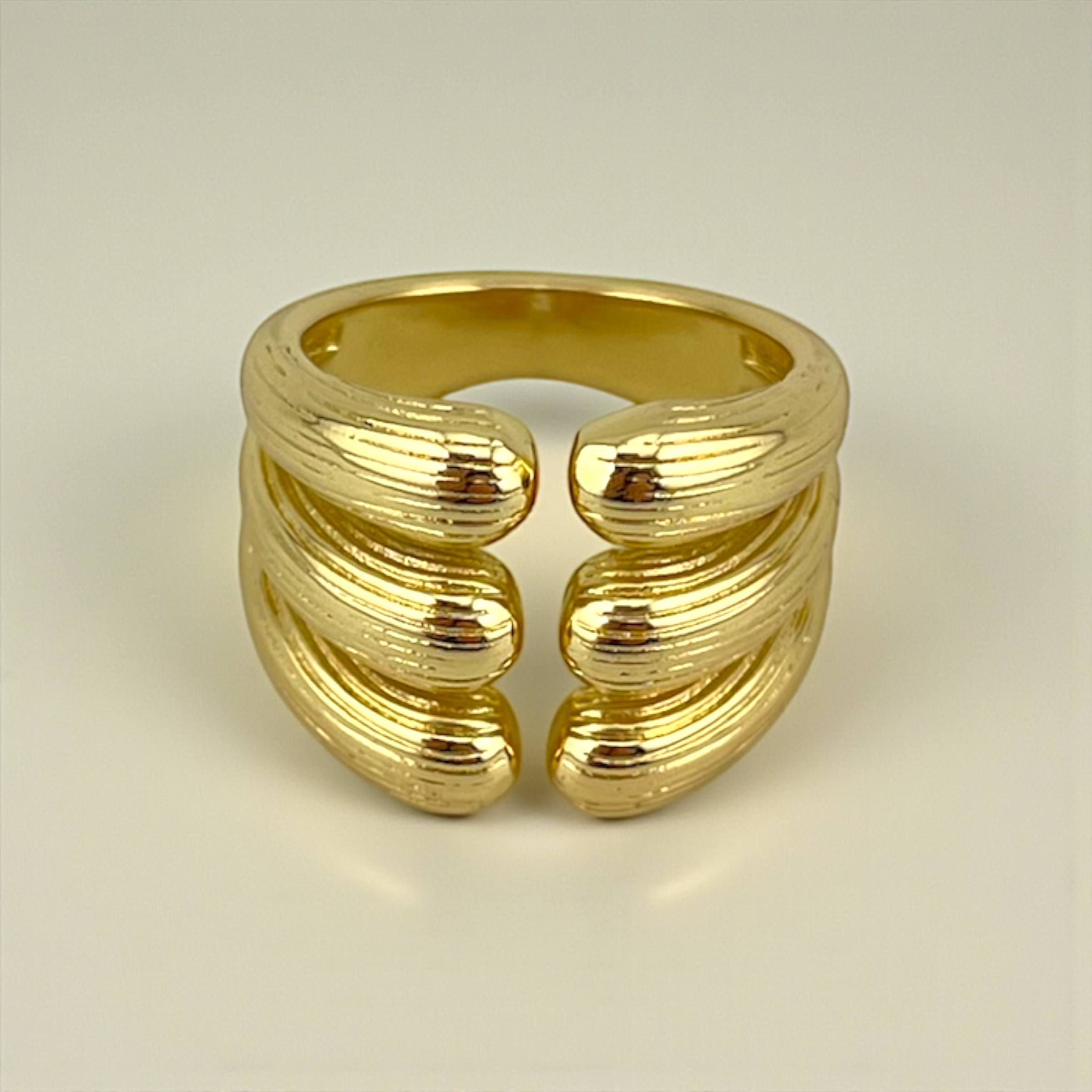 Bold Wave Ring – Pure Gold Shine
