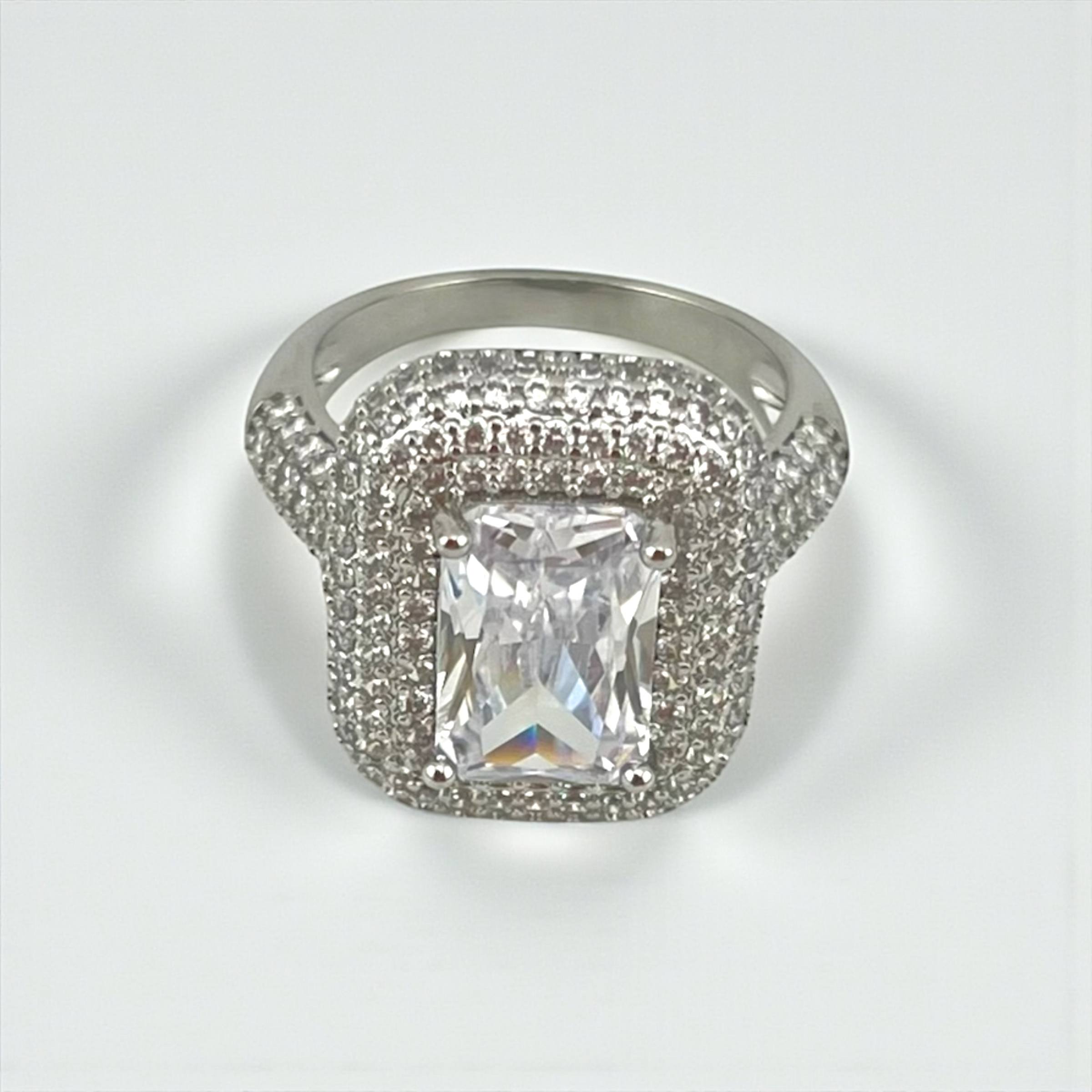 ⨠Royal Spark â Silver Gemstone Cocktail Ring