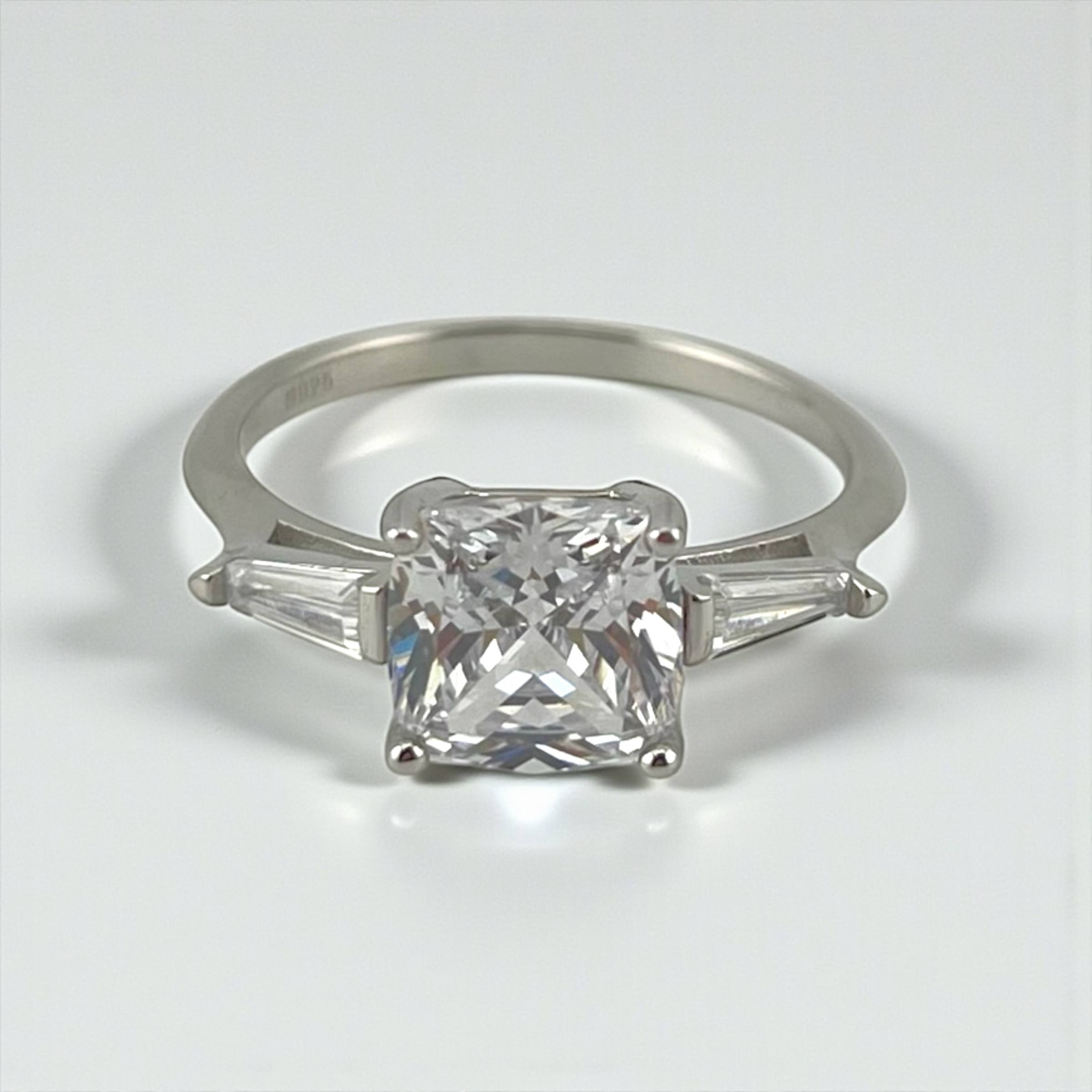 Silver 925 Grace solitaire Ring – Silver Princess-Cut Elegance