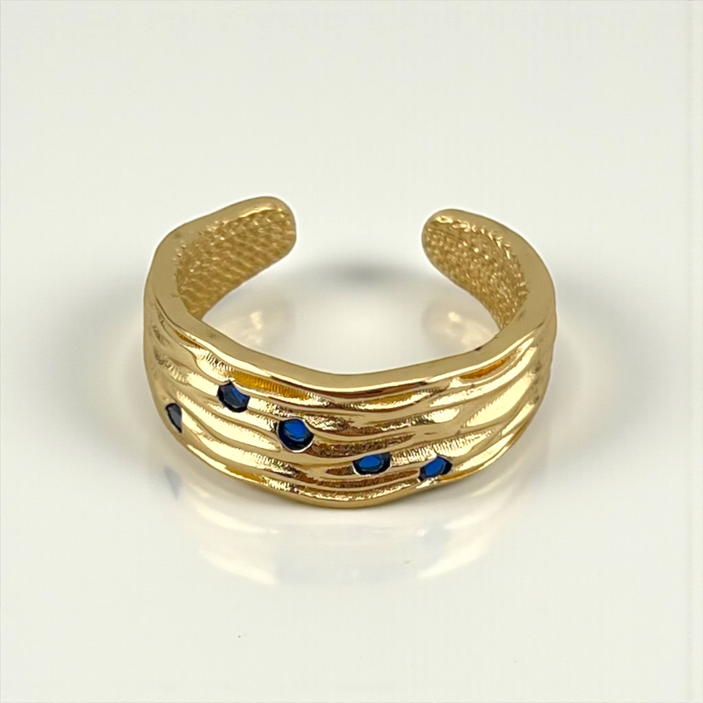 π« Crimson Wave Ring β Gold & Ruby