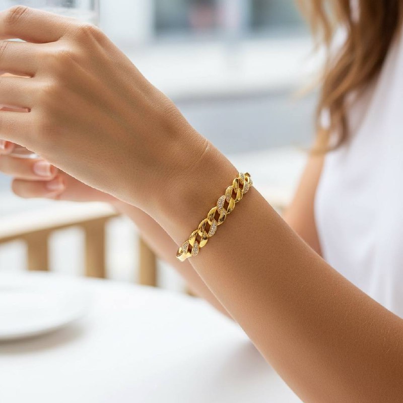 🔗 Golden Luxe Chain Bangle