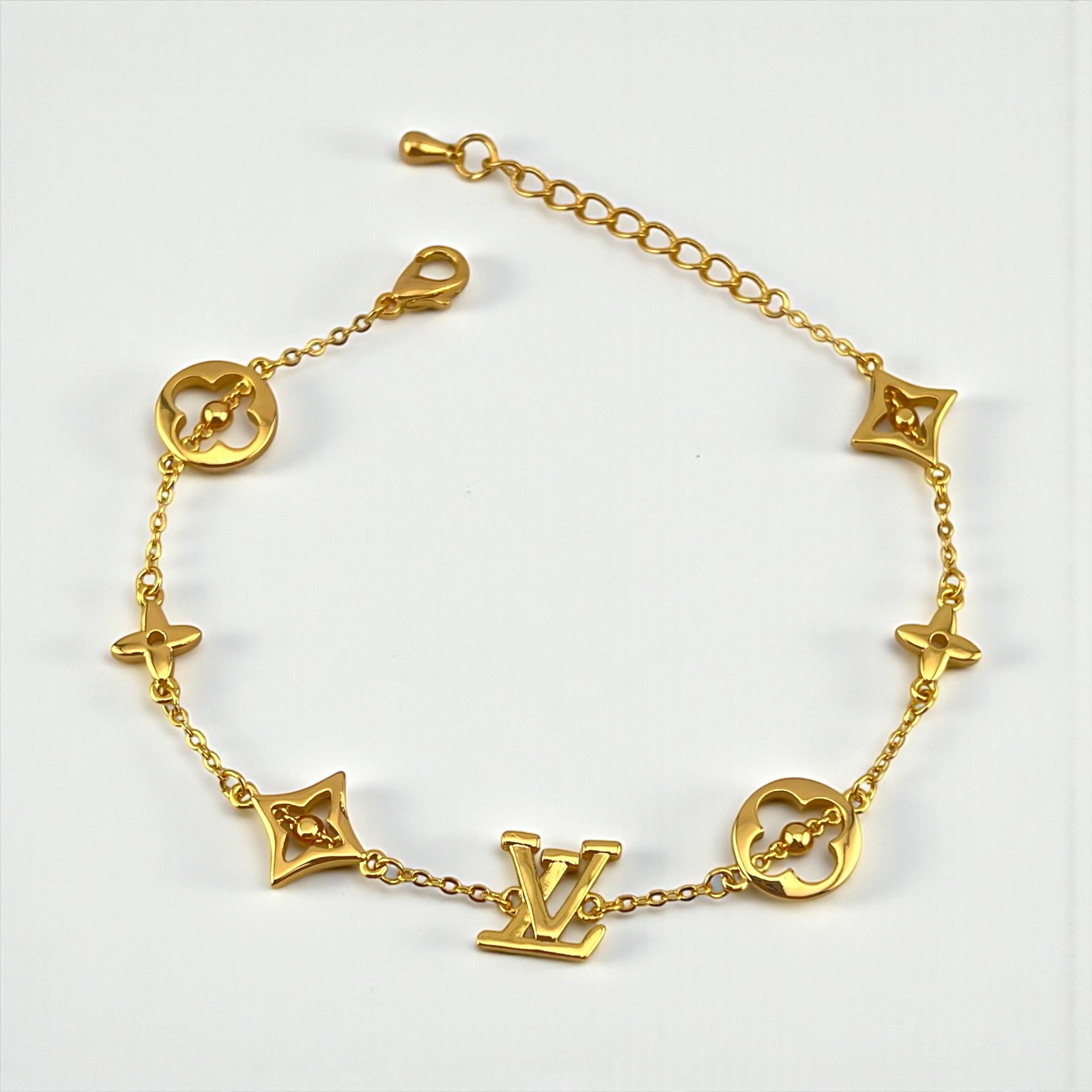 Luxe Icon Charm Bracelet – Pure Gold Elegance