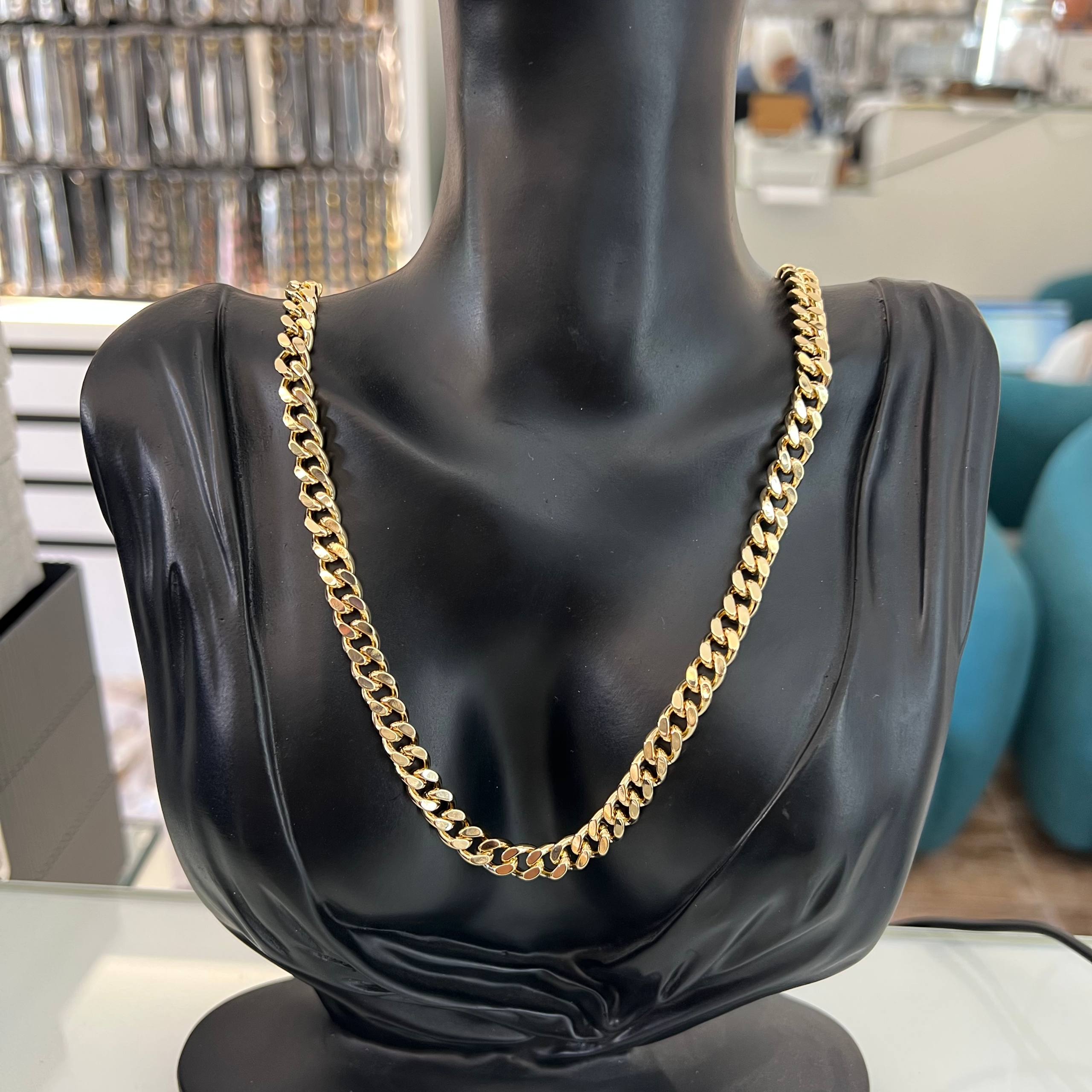 Curb Chain Necklace ā Classic Golden Shine
