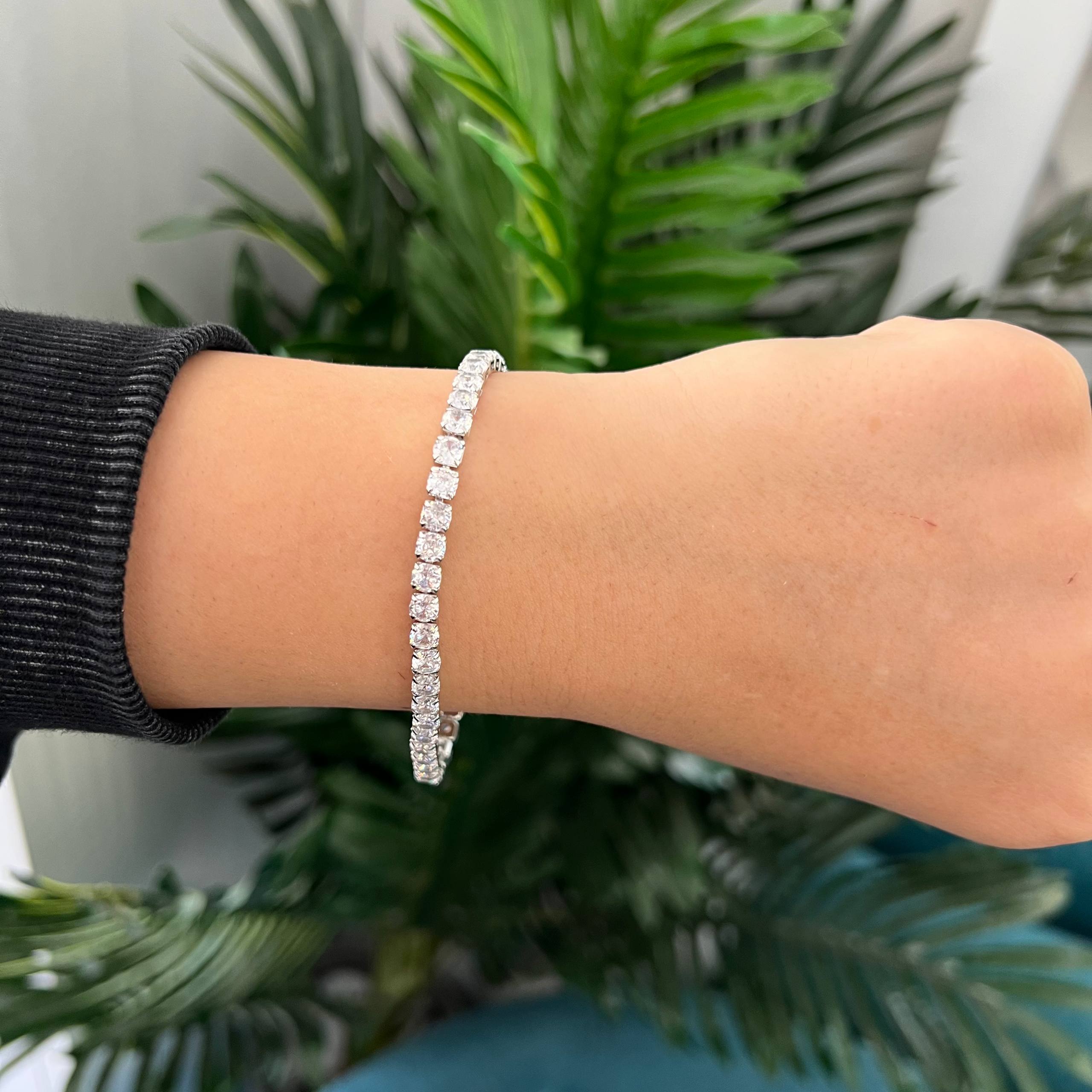 Grand Luxe Silver color Tennis Bracelet 💎