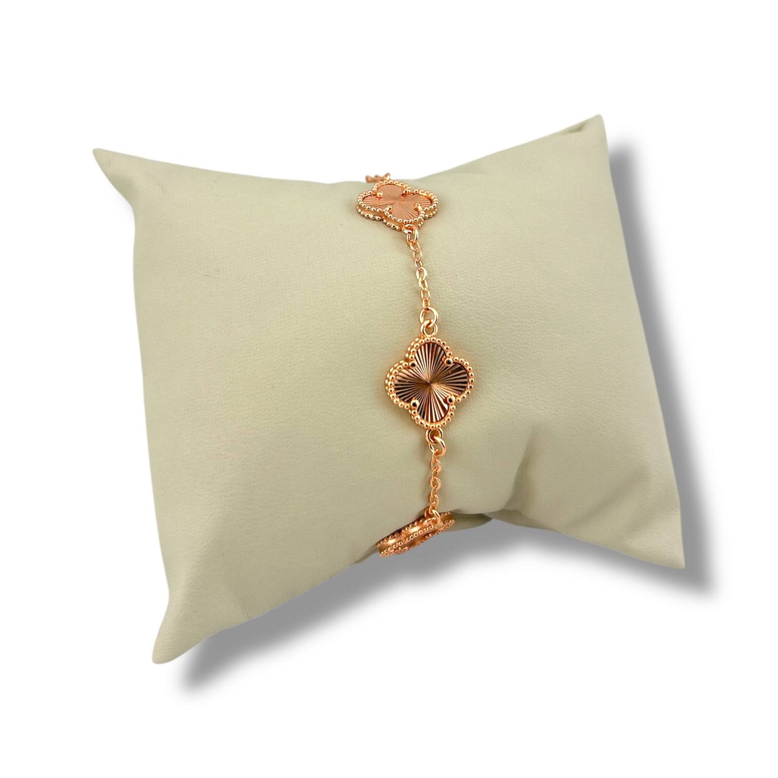 π Golden Clover Link Bracelet β Elegance in Bloom β¨