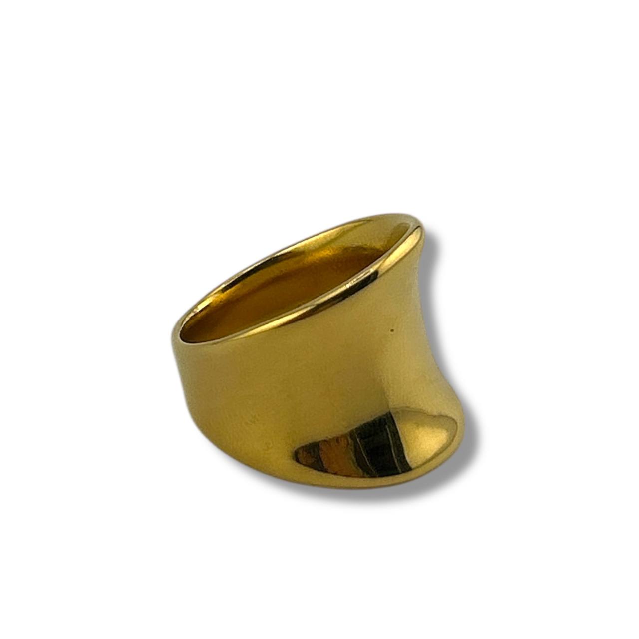 Bold Sculpted Dome Ring – Gold Elegance