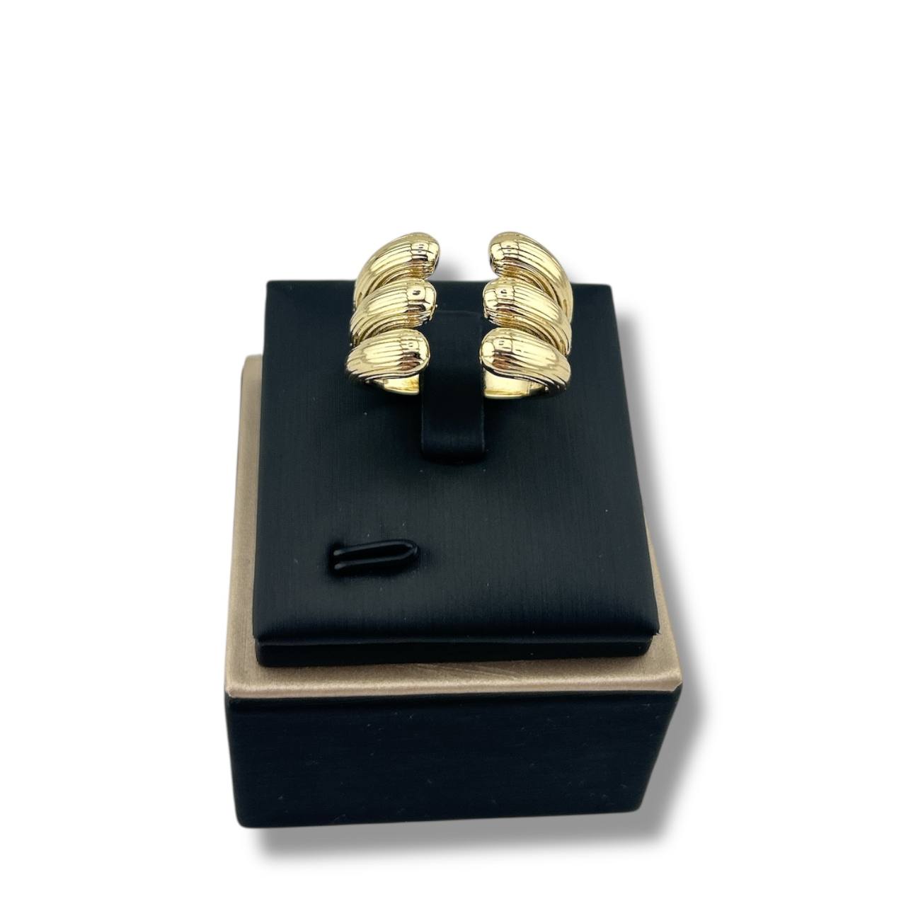 Bold Wave Ring – Pure Gold Shine