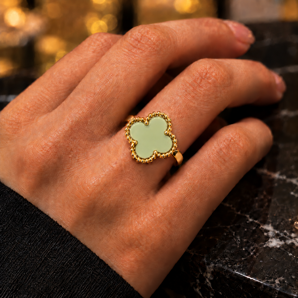 Clover Ring – Deep Blue Elegance