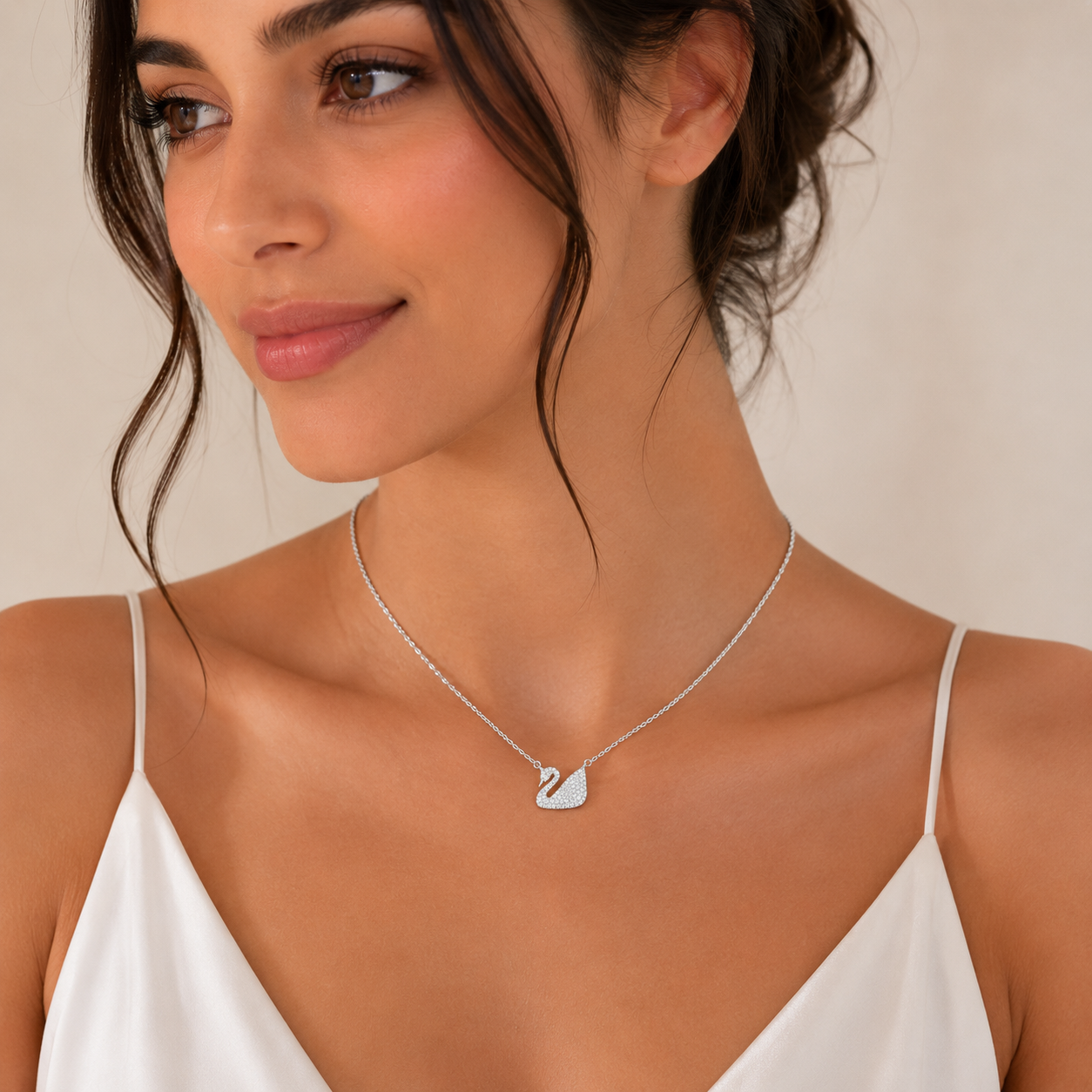Swan Elegance Necklace – Graceful & Sparkling ✨