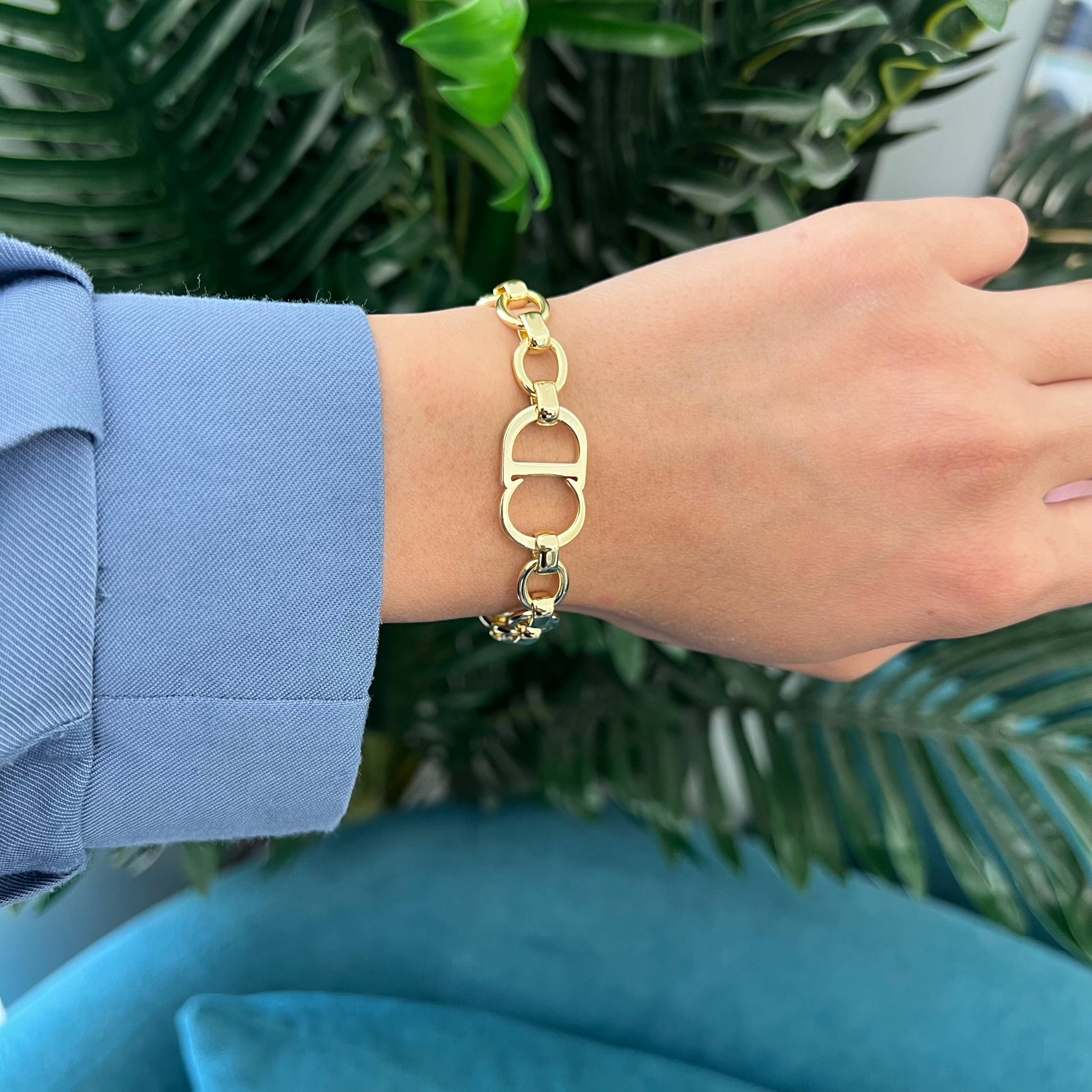 CD “Signature Link” 18K Gold-Plated Bracelet 💛✨