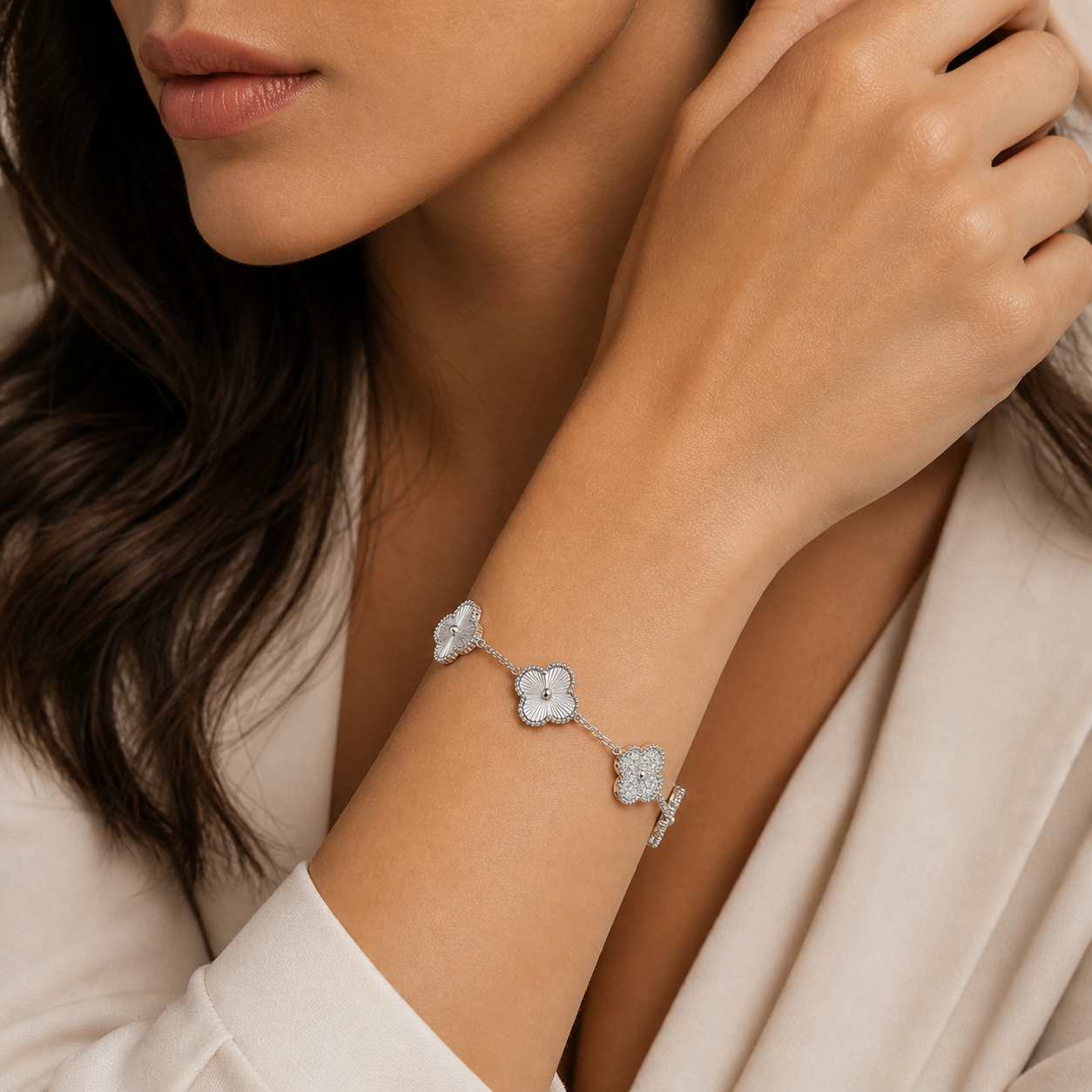 strass VanCleef Elegance Bracelet – Gold & Silver Tones