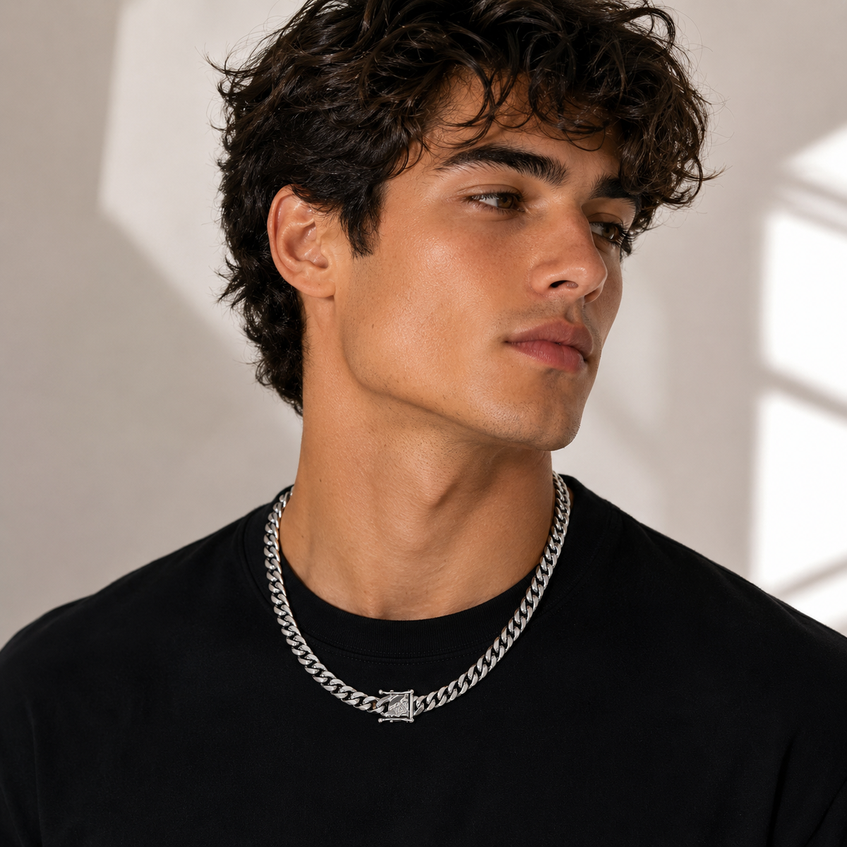 Classic Cuban Chain Necklace – Silver Tone ✨