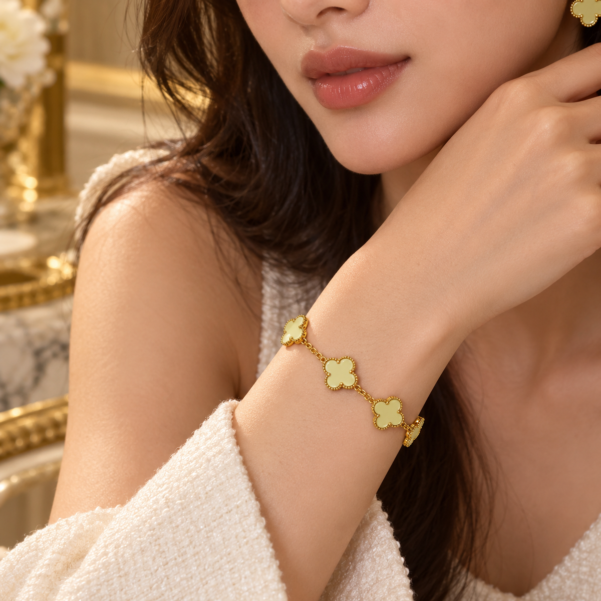 Seda Clover Bracelet – Elegance in Every Shade