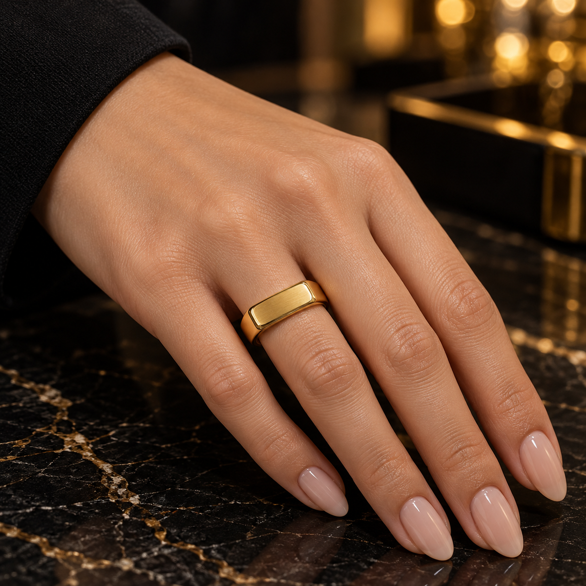 Bold Edge Signet Ring – Gold