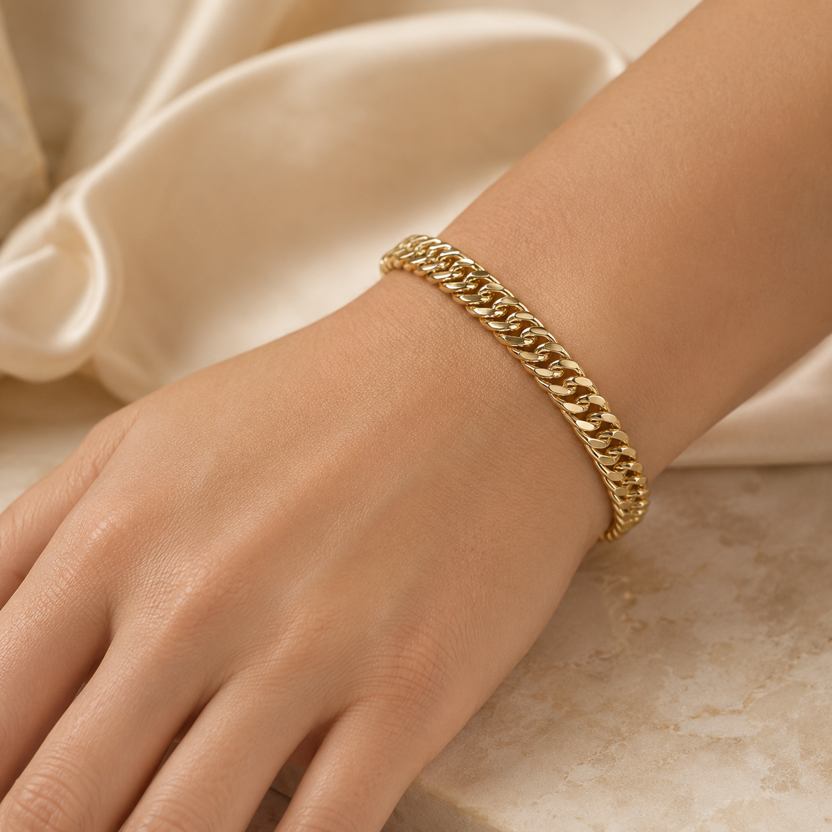 Premium Cuban Link Bracelet – 18K Gold Plated(21cm/7mm)