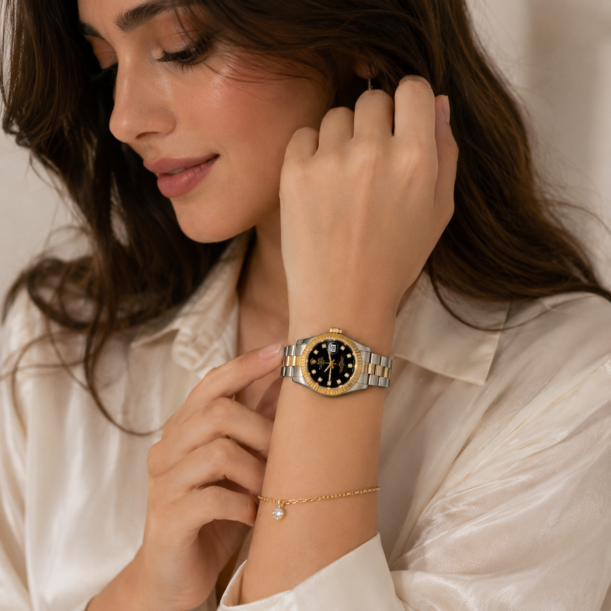 Two-Tone Elegance Women’s Watch – Black Crystal Dial(woman)