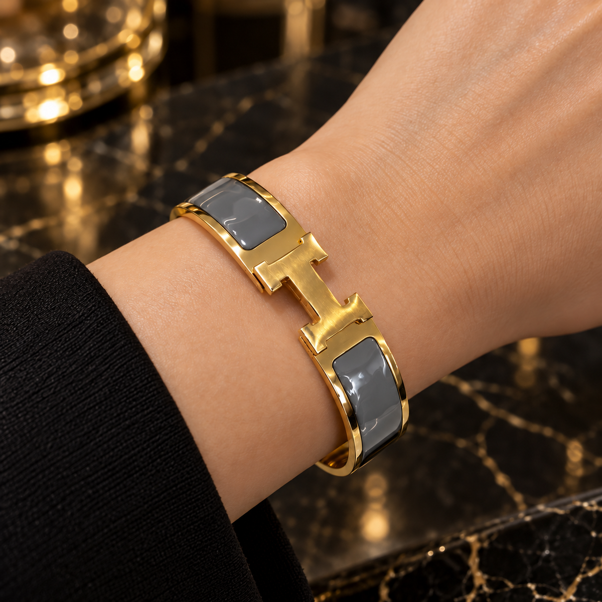 Thick Emerald Enamel Interlock H bangle