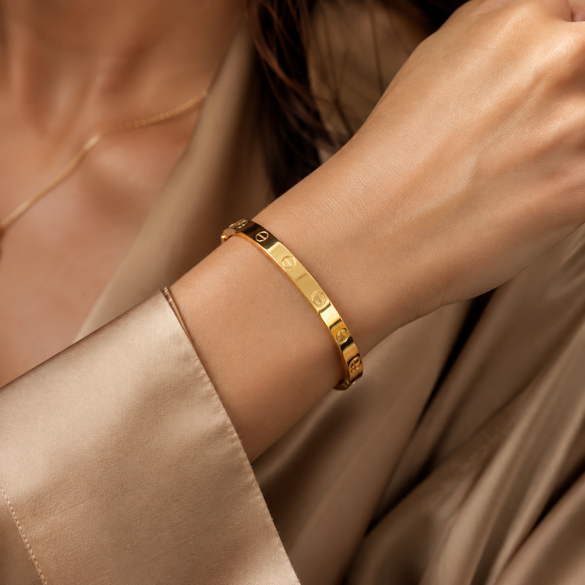 Fadar love seda golden Screw Motif bangle