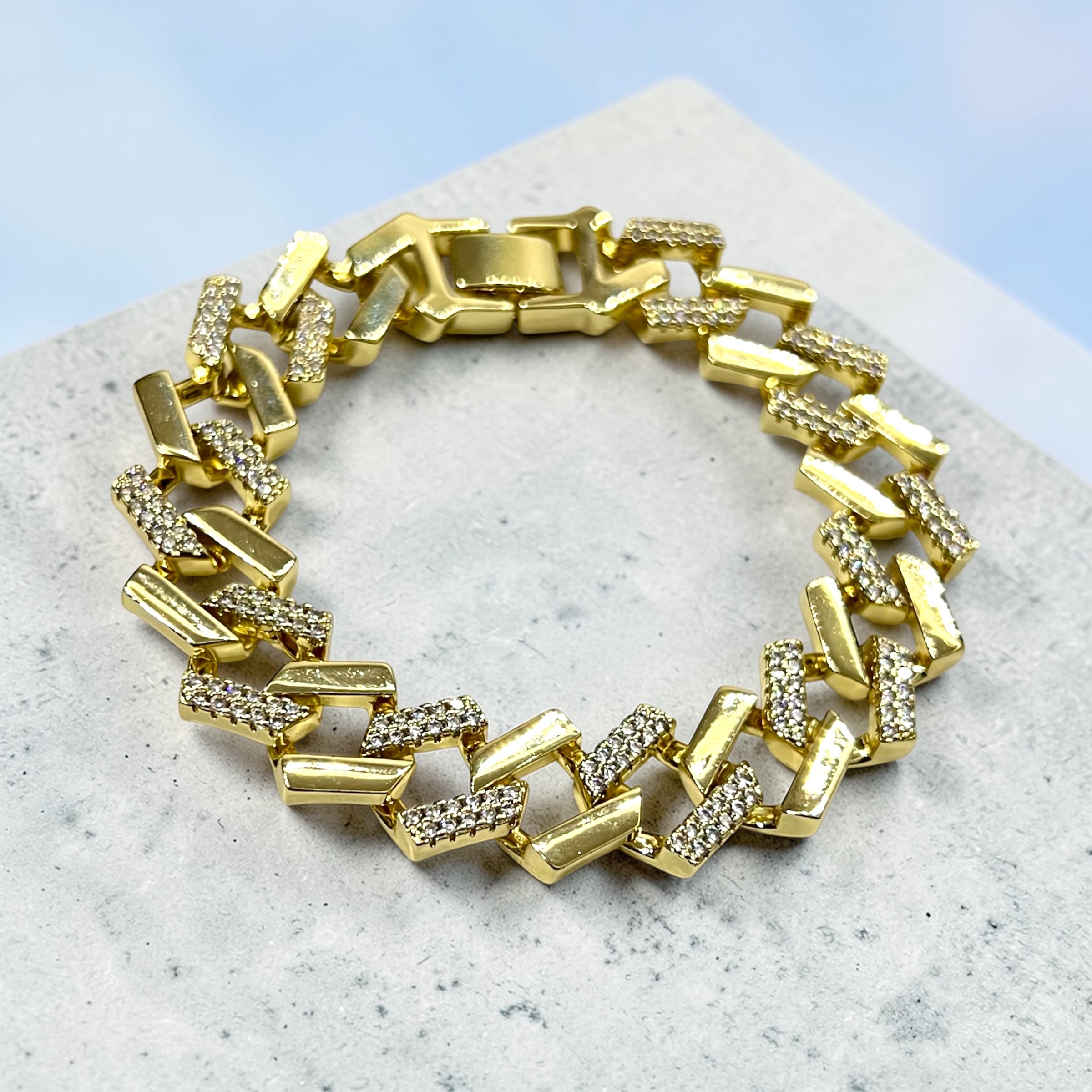 Zigzag Link Gold Bracelet – Modern Sparkle