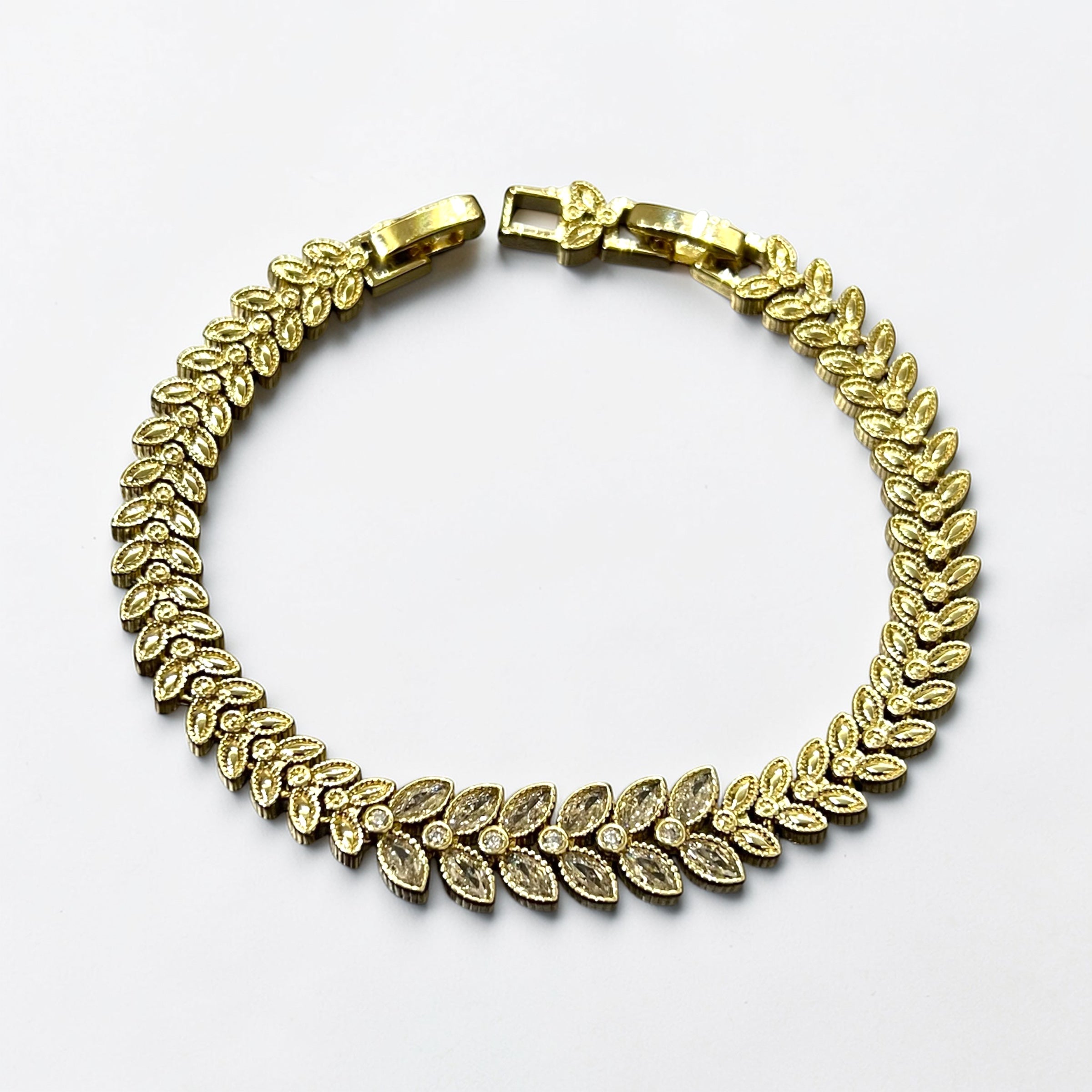 Strass “Golden Leaf” 18K Gold-Plated Bracelet 🌿✨
