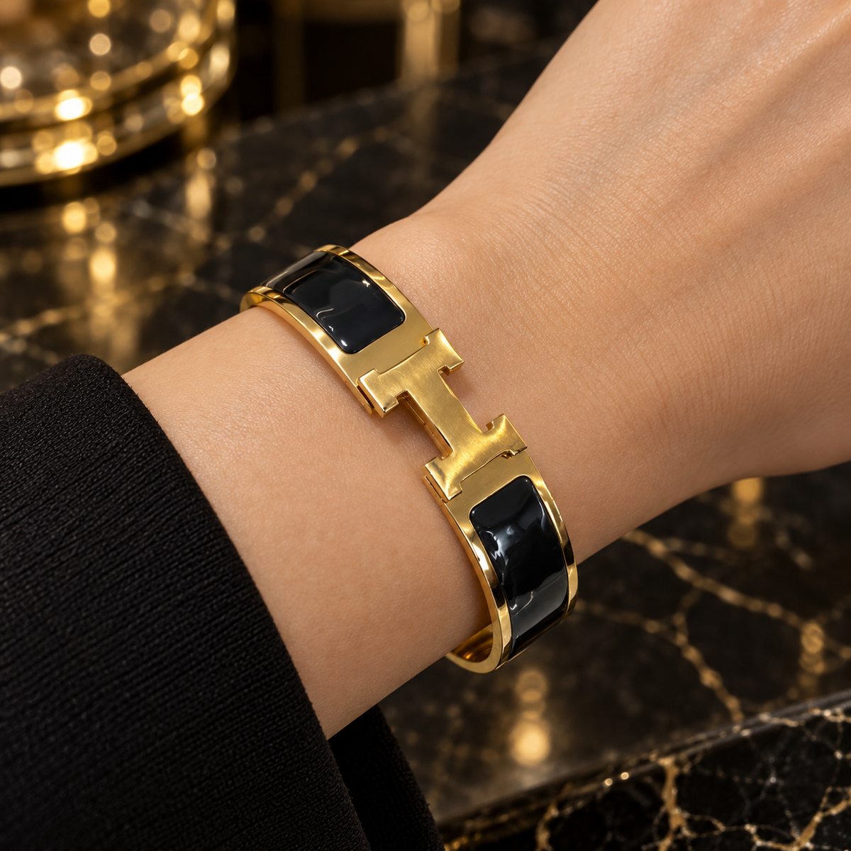 Thick Emerald Enamel Interlock H bangle