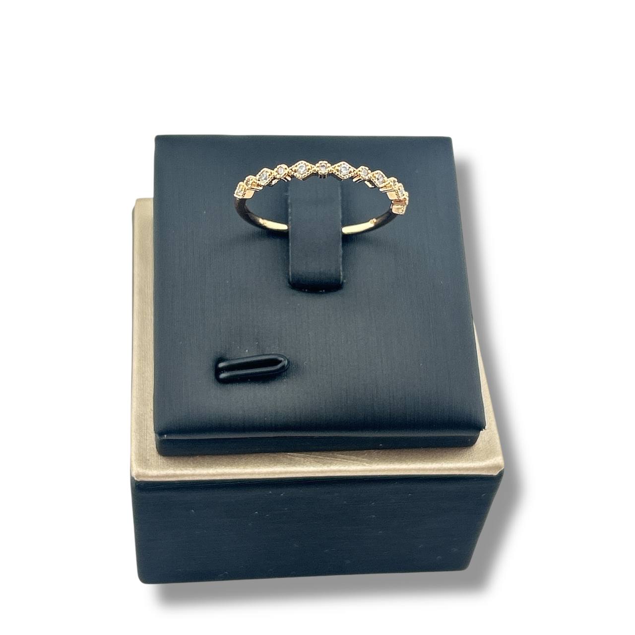 ✨ Petite Gold Textured Band