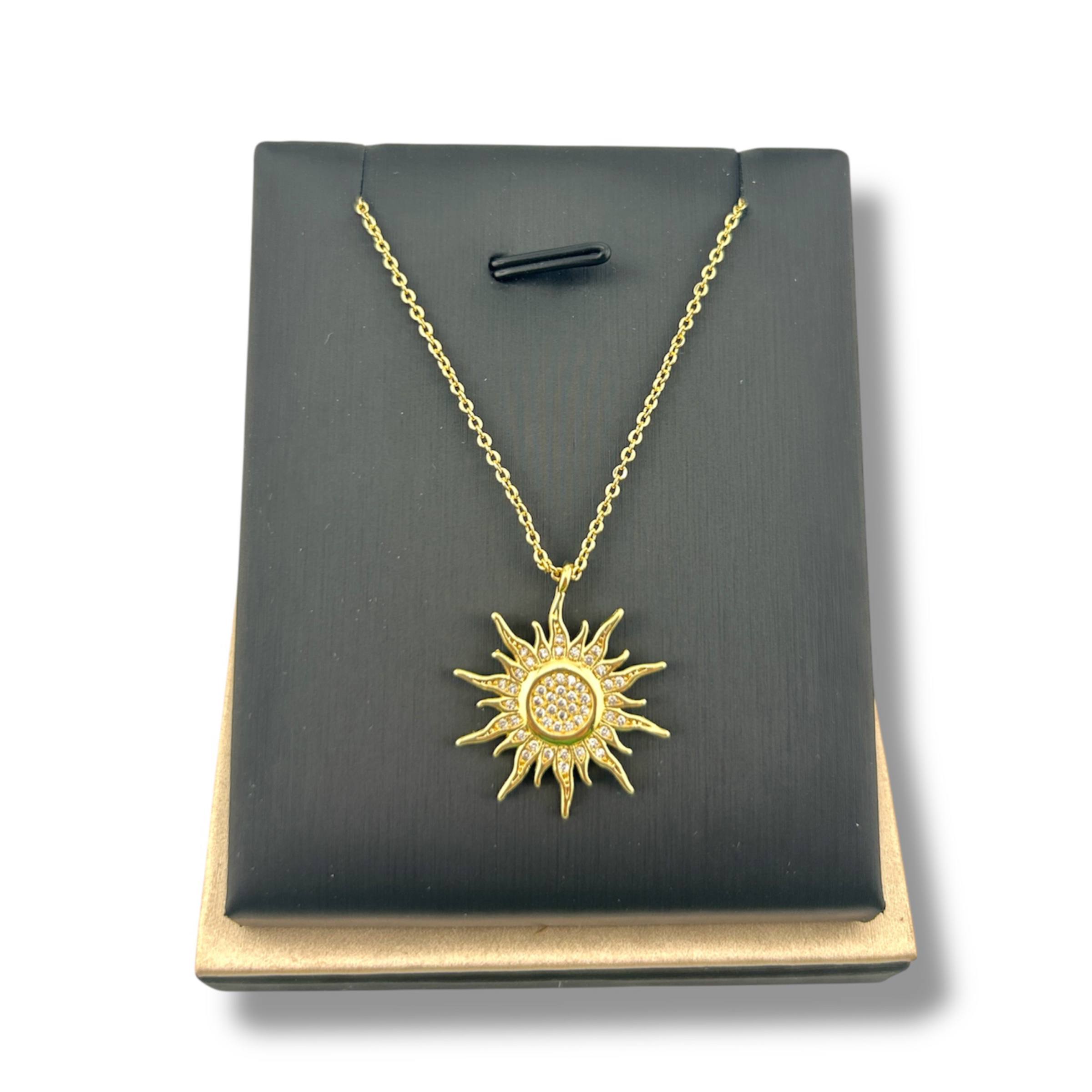 ☀️ Solara Sunburst Necklace – Gold Radiance Edition