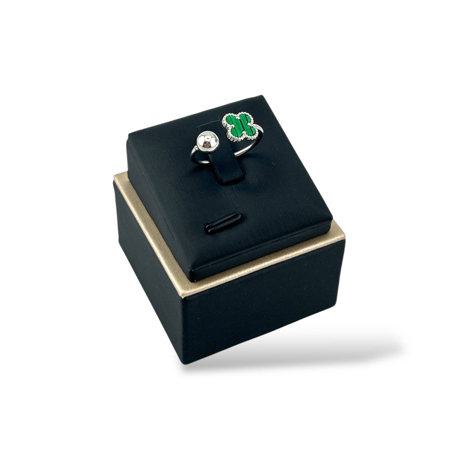 Silver VANCLEEF Ball Ring – Chic Meets Charm 🌟🍃