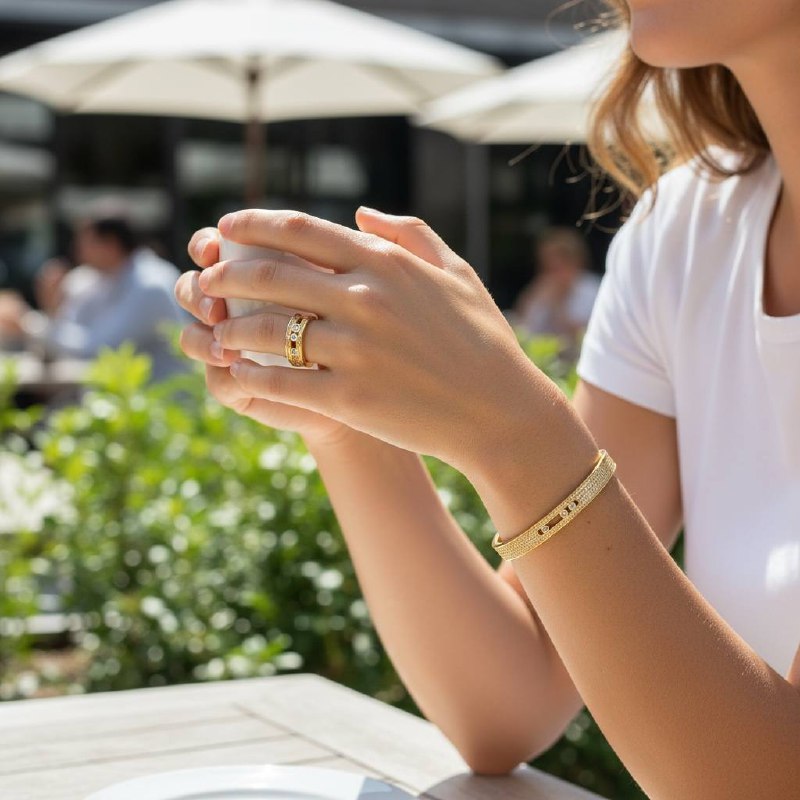 Gold Pavé Crystal Bangle – Luxury Sparkling Bracelet