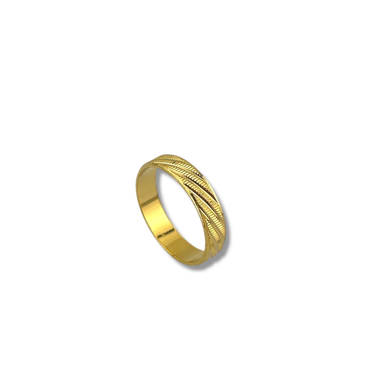 Twist Texture Ring – Gold 🔱✨