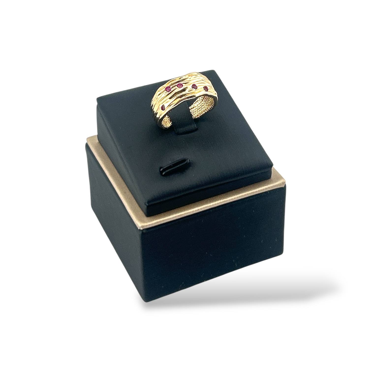 💫 Crimson Wave Ring – Gold & Ruby