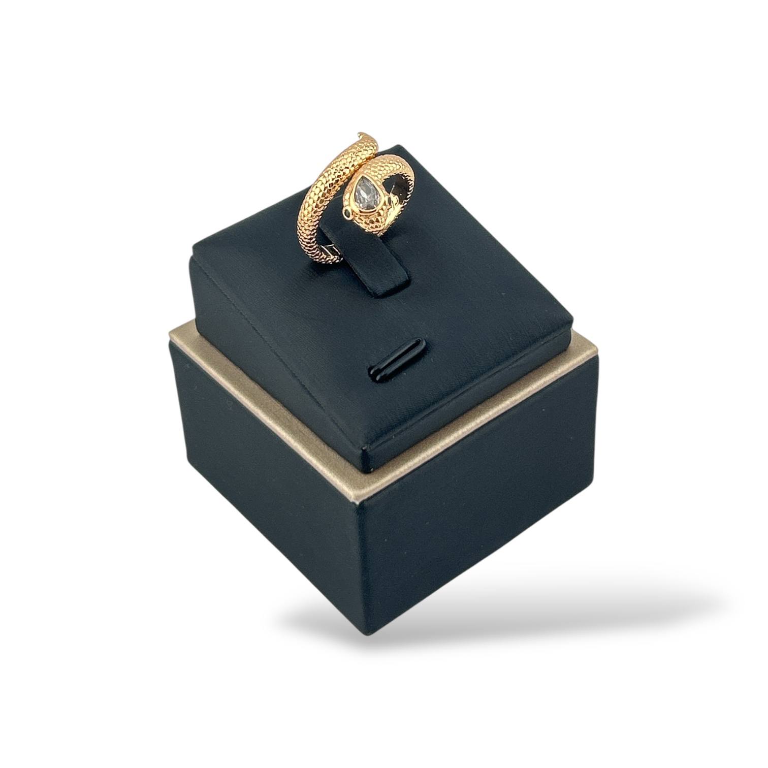 Serpent Luxe Ring – Gold & Emerald Charm 🐍💎