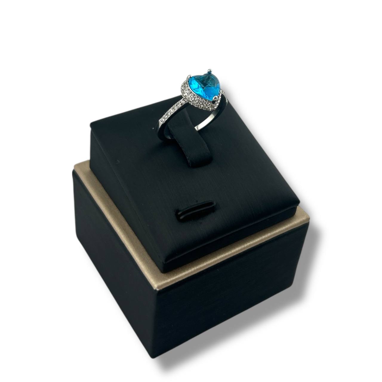 Crystal Heart Solitaire Ring – Silver Elegance