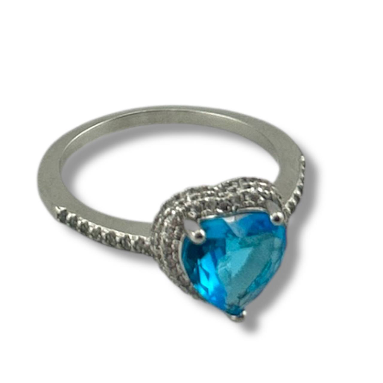 Crystal Heart Solitaire Ring – Silver Elegance