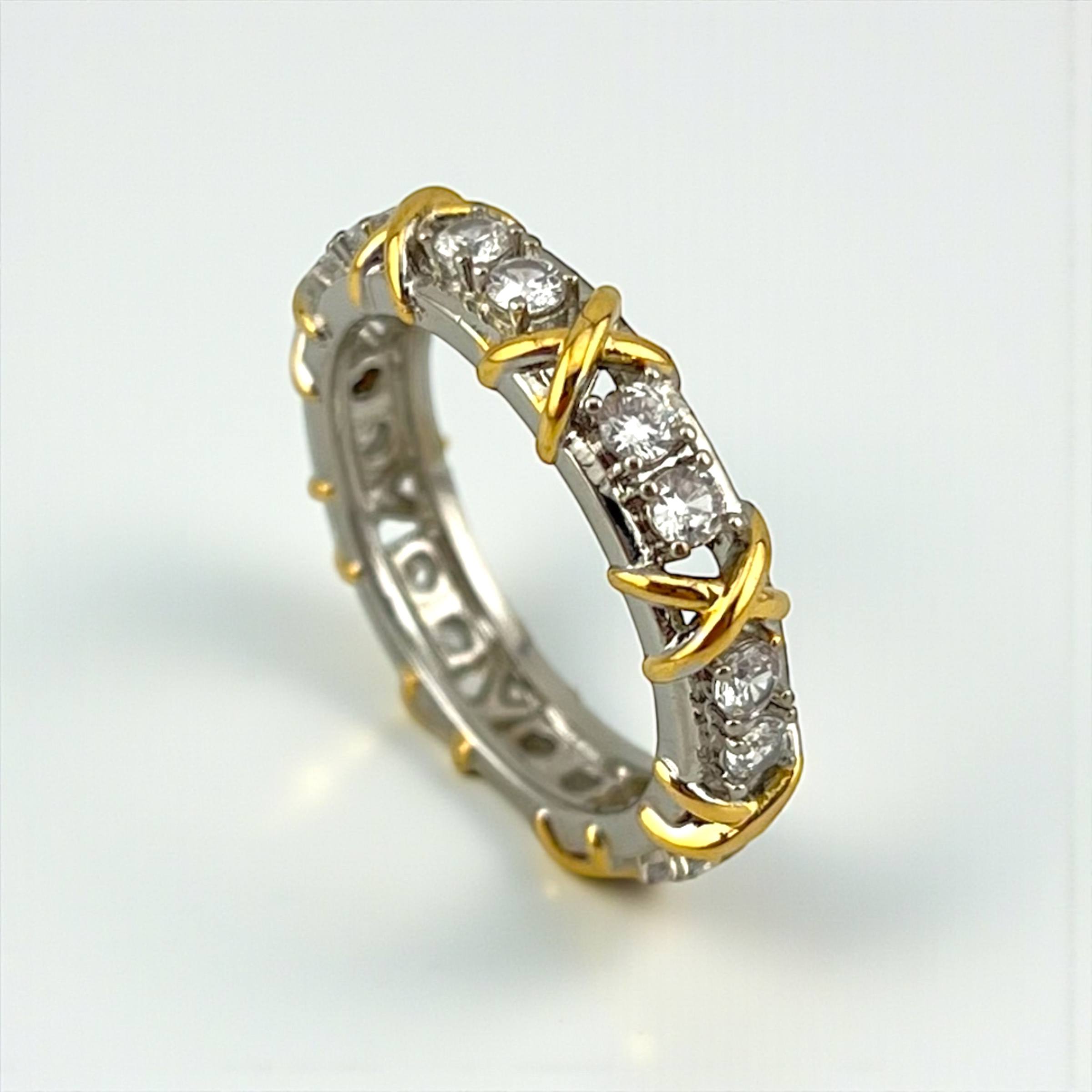 XO Dual-Tone Crown Sparkle Ring 👑✨