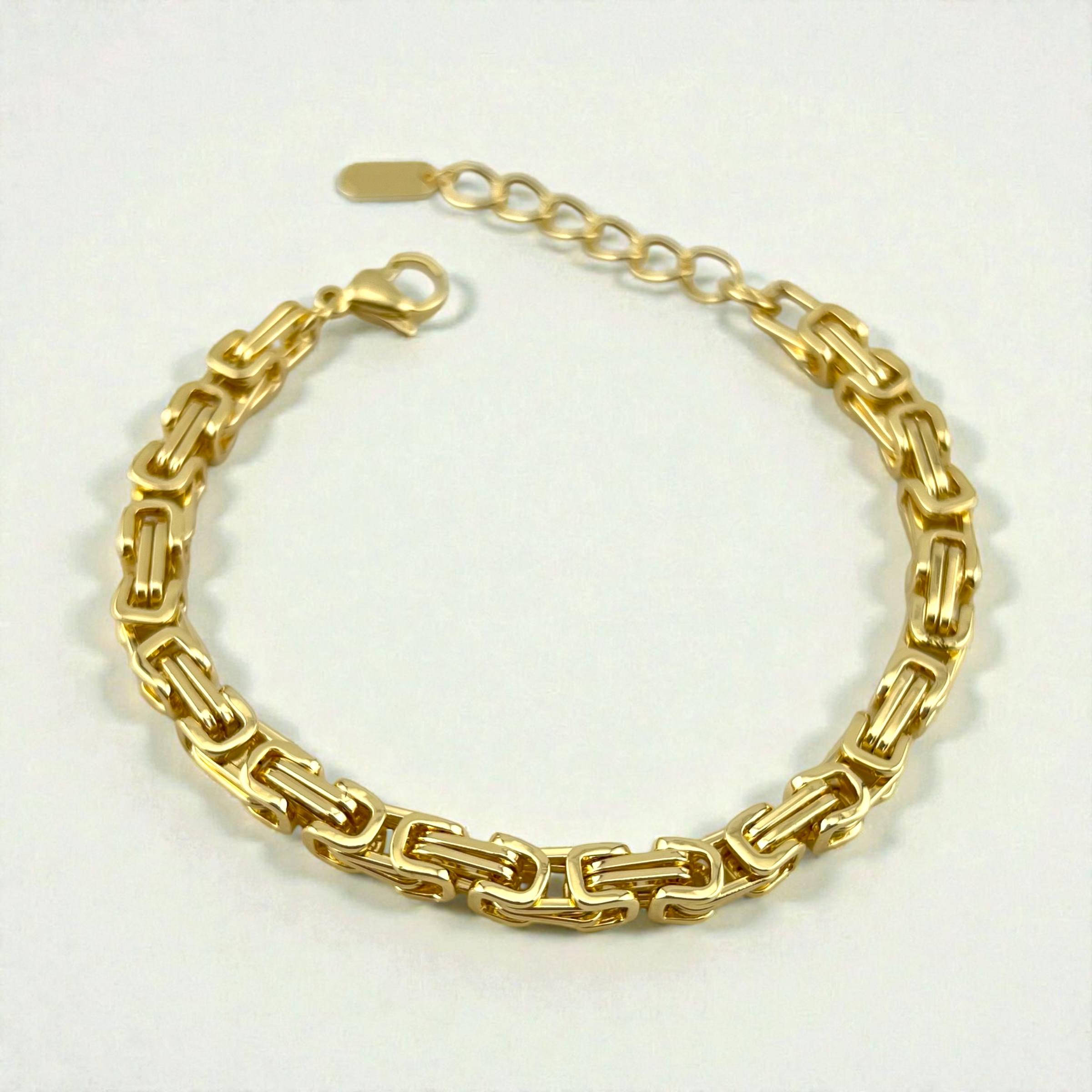 “Eternal Link” 18K Gold-Plated Bracelet 💫