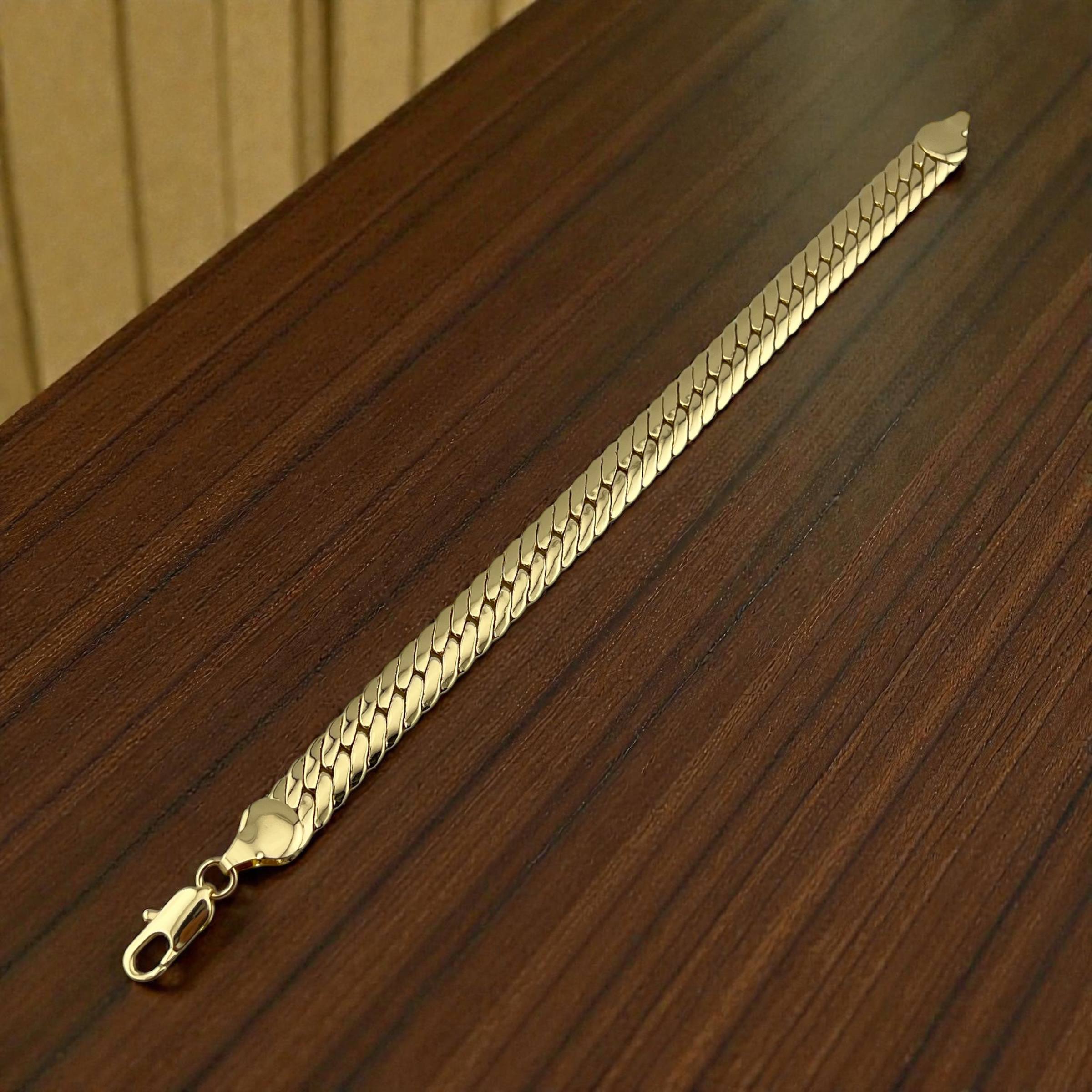 Herringbone Bracelet – Sleek Golden Perfection