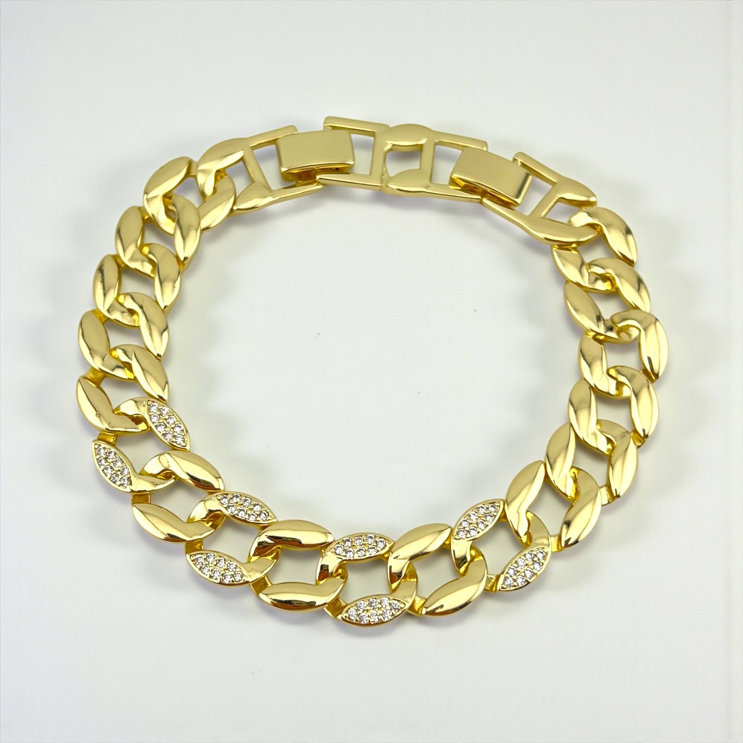 Gold Cuban Link Bracelet with Crystal Accents – Bold & Elegant ✨
