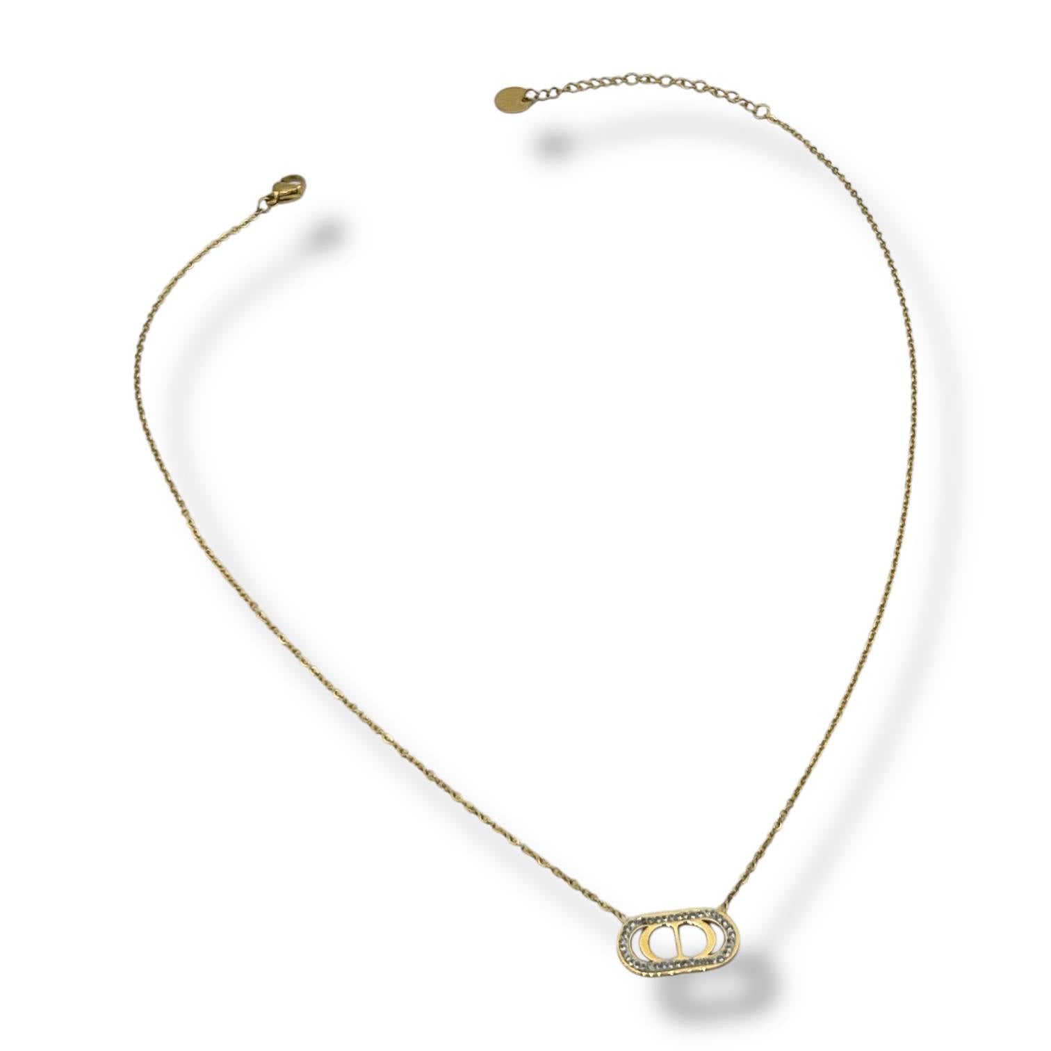 CD Embrace Pendant Necklace 💫🔗